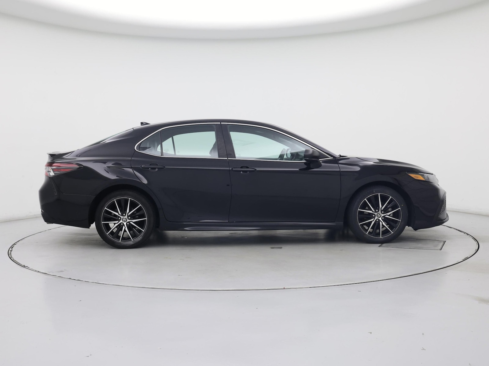 2021 Toyota Camry SE - Photo 8