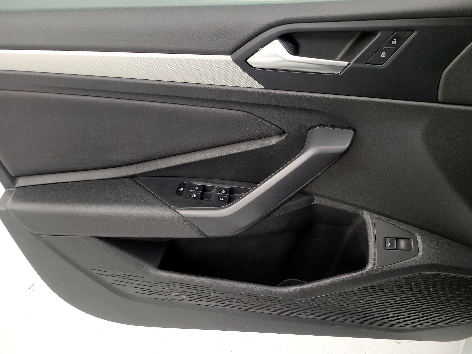 Thumbnail: 2019 Volkswagen Jetta - 10