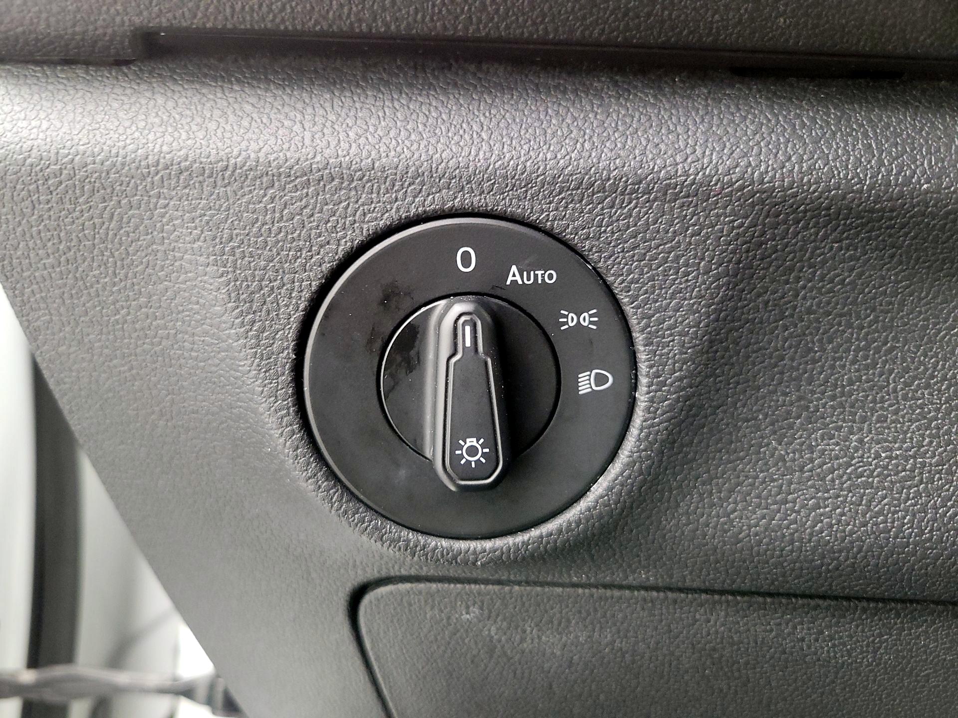 Thumbnail: 2019 Volkswagen Jetta - 11