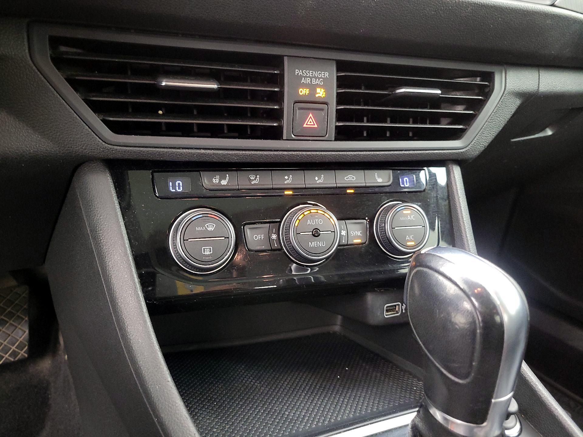 Thumbnail: 2019 Volkswagen Jetta - 14