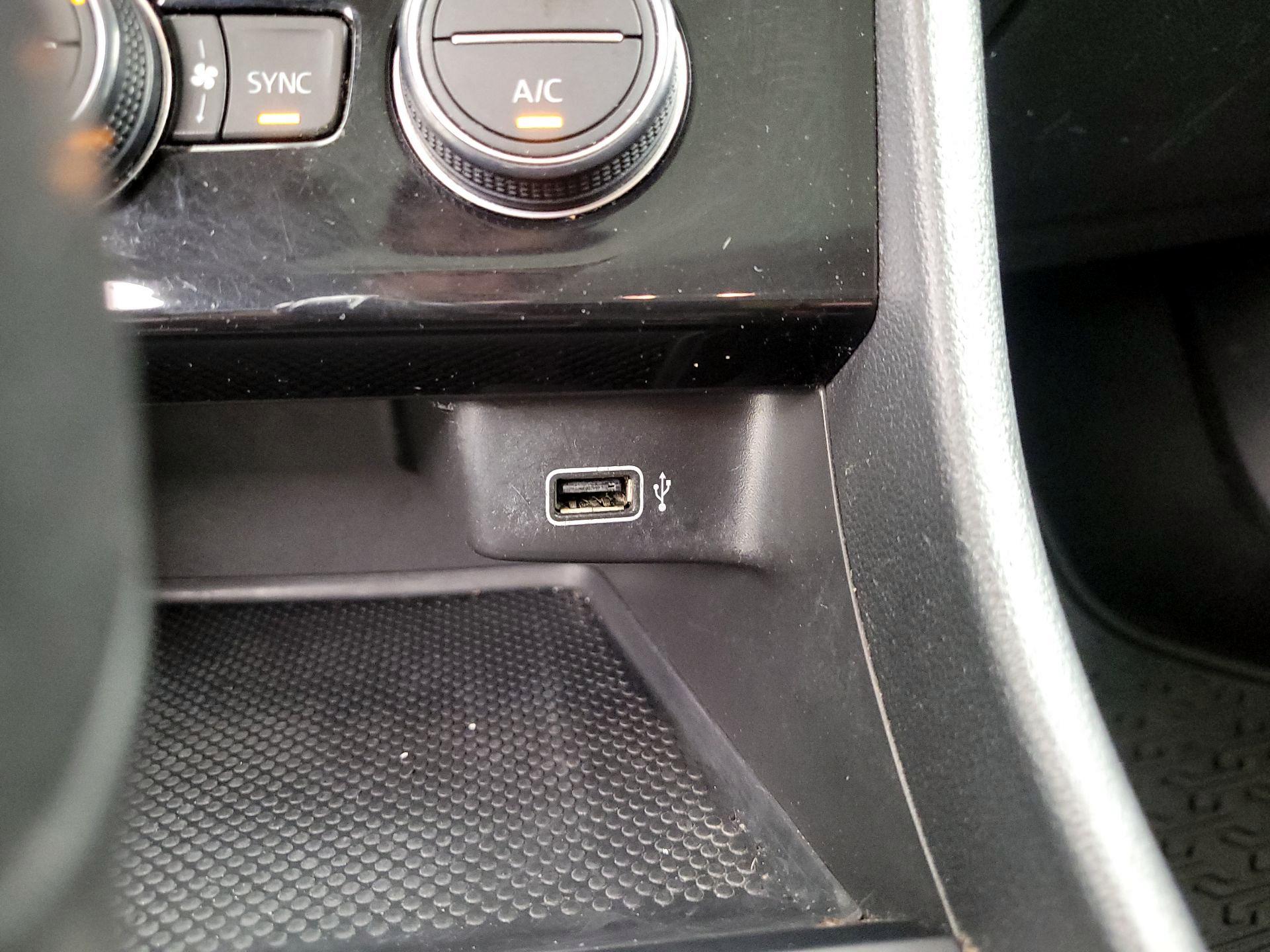 Thumbnail: 2019 Volkswagen Jetta - 16