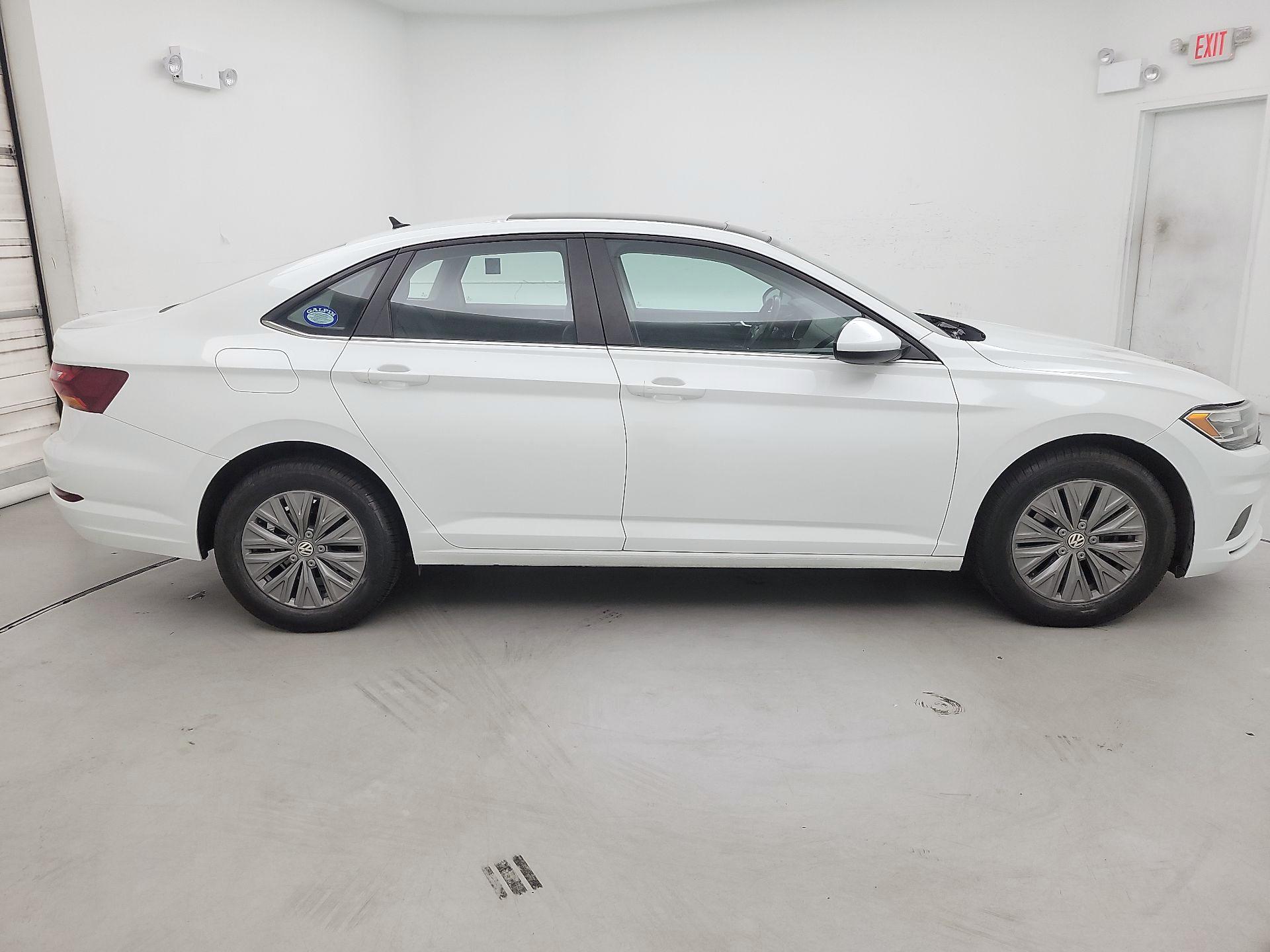 Thumbnail: 2019 Volkswagen Jetta - 4