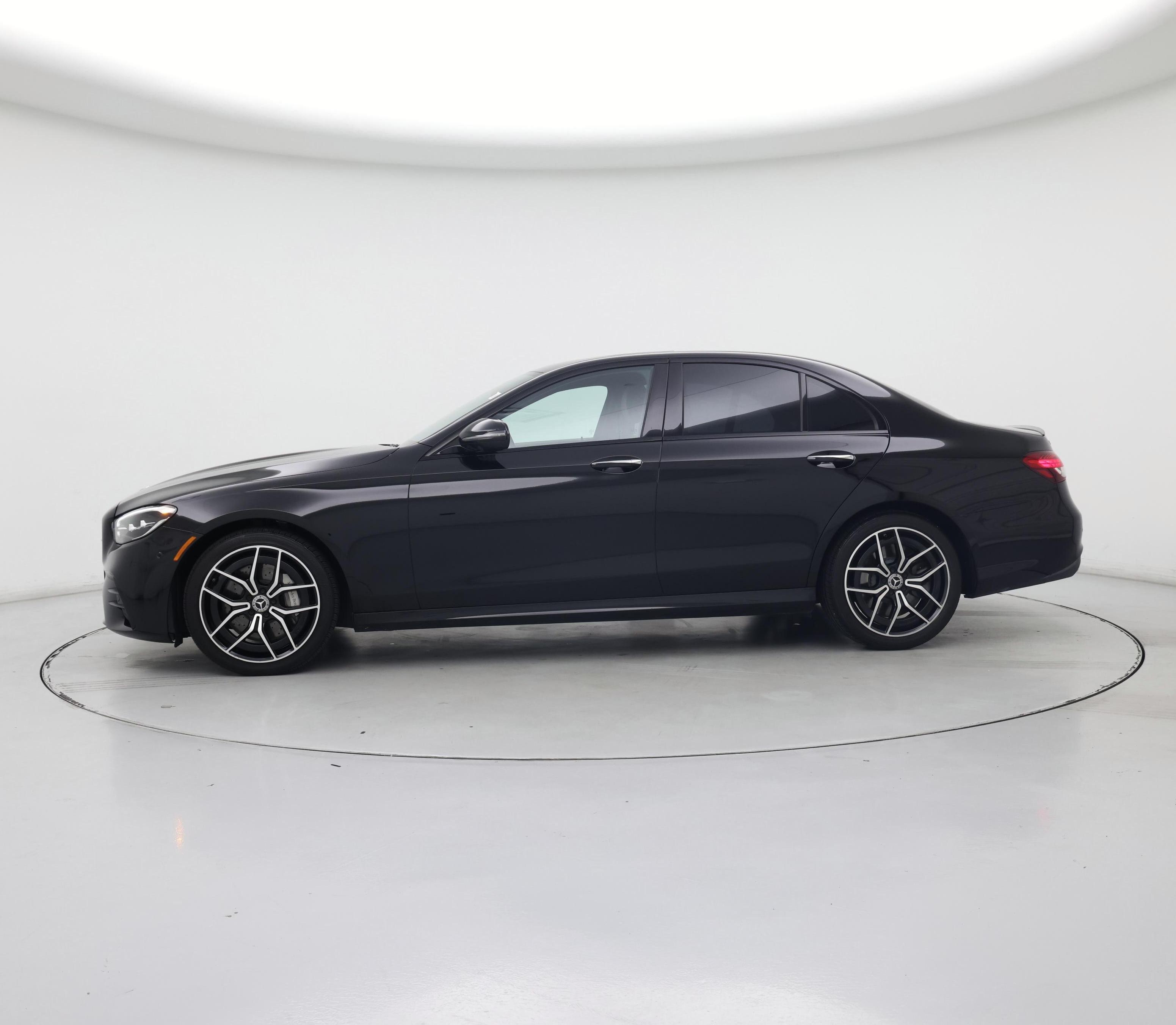 Thumbnail: 2022 Mercedes-Benz E-Class - 3