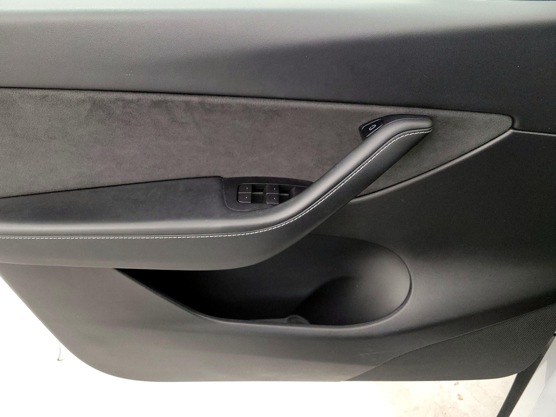 Thumbnail: 2022 Tesla Model Y - 12