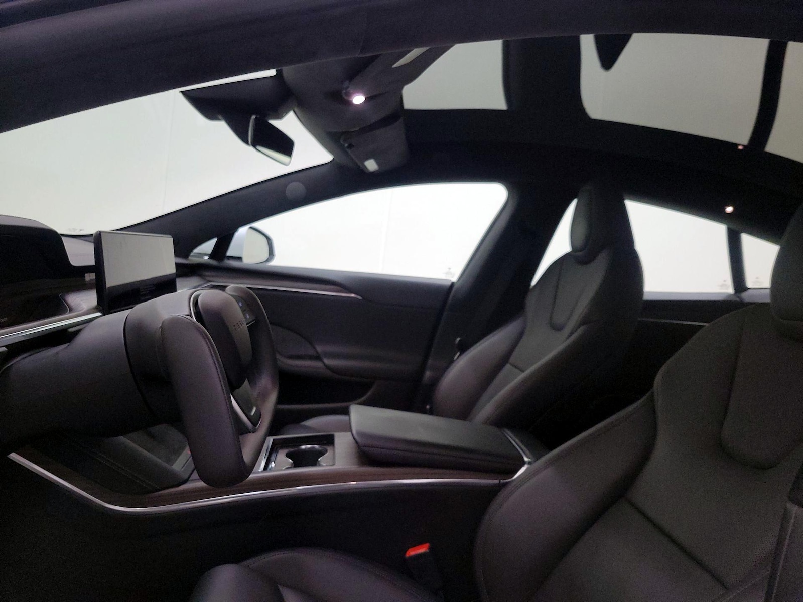 2022 Tesla Model S - Photo 18