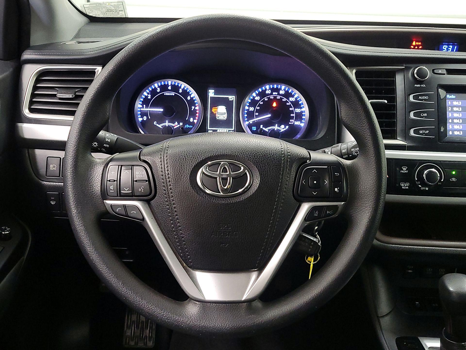 Thumbnail: 2019 Toyota Highlander - 10