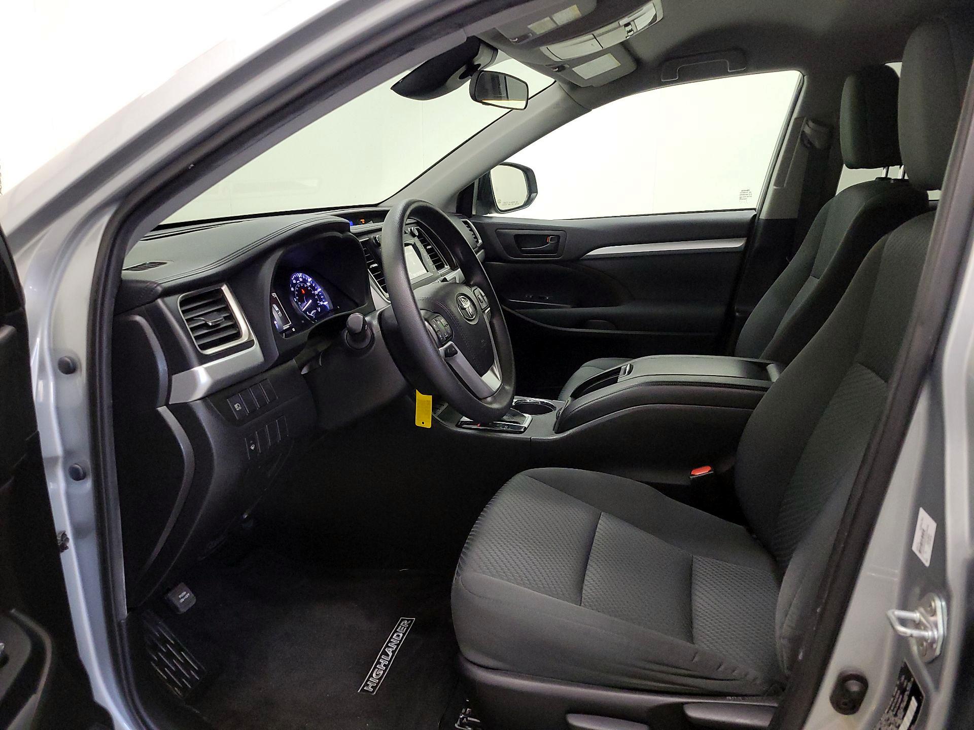 Thumbnail: 2019 Toyota Highlander - 11