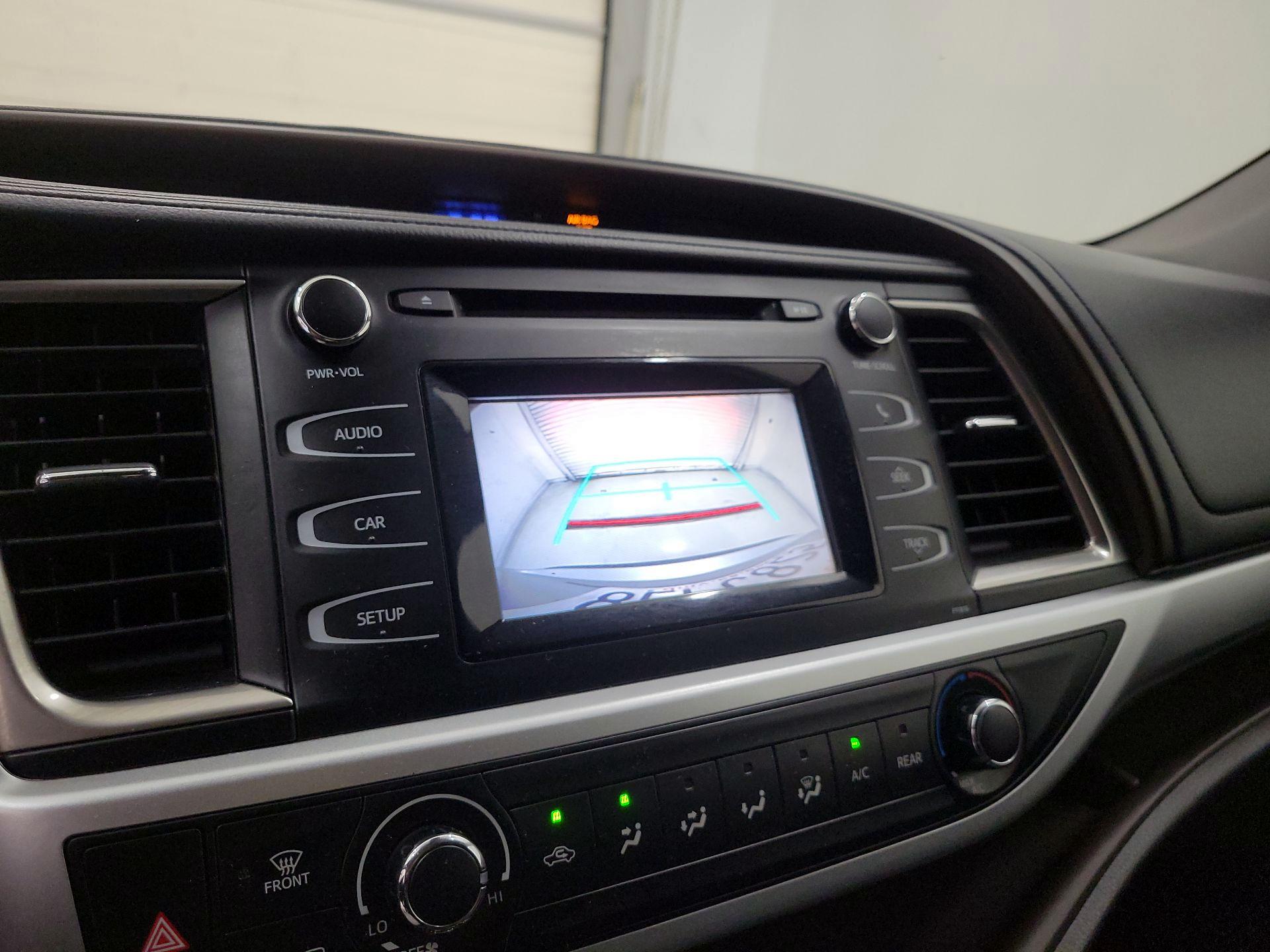 Thumbnail: 2019 Toyota Highlander - 14