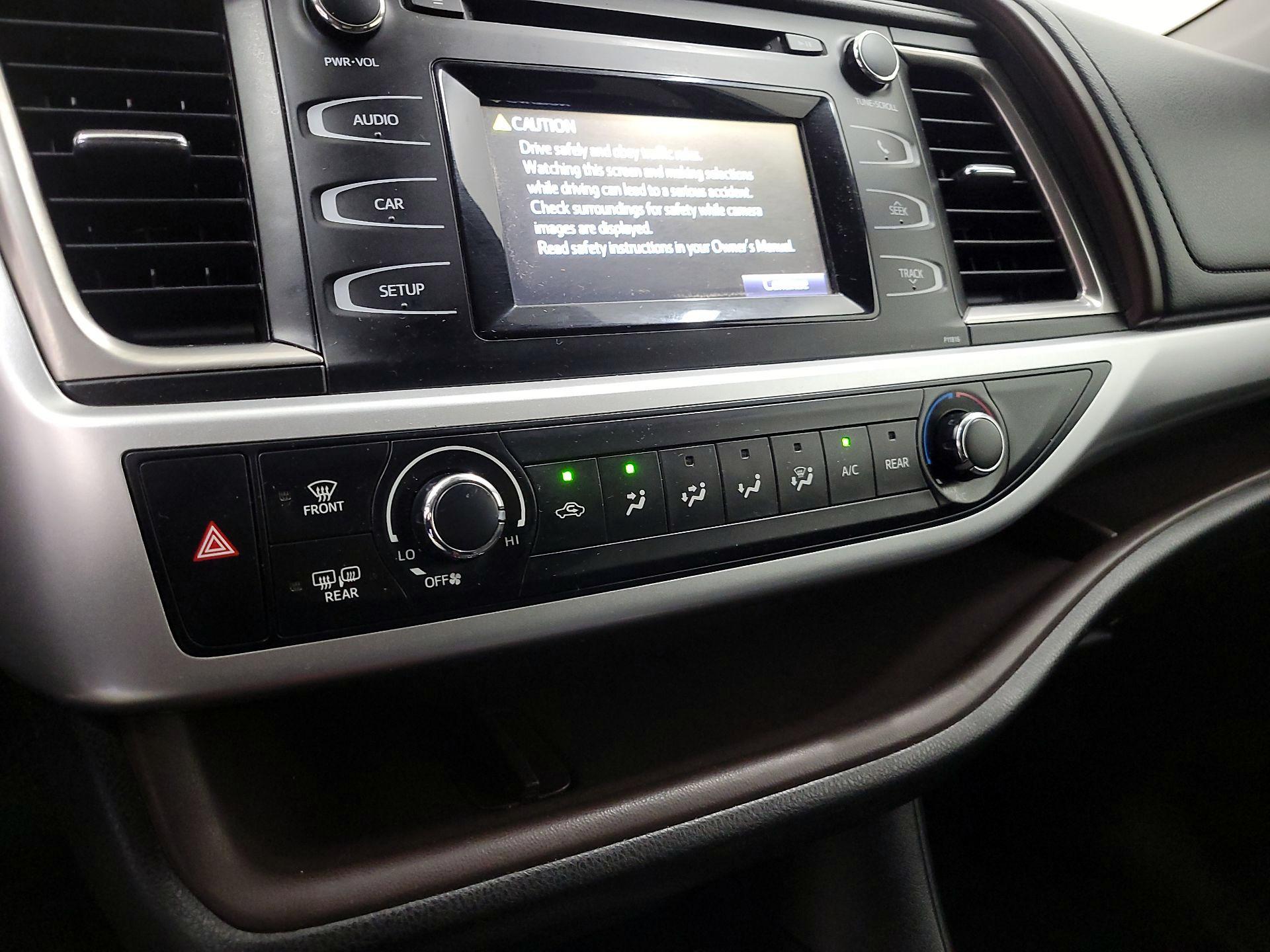 Thumbnail: 2019 Toyota Highlander - 16