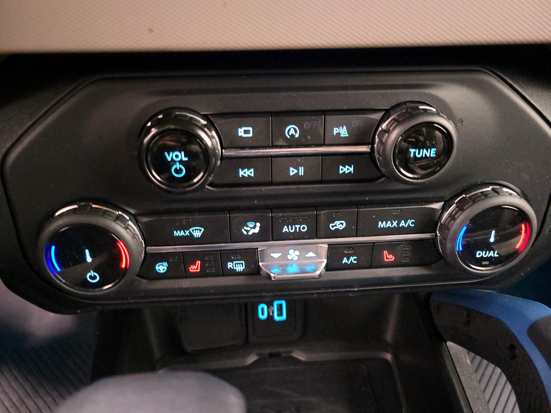 Thumbnail: 2022 Ford Bronco - 17