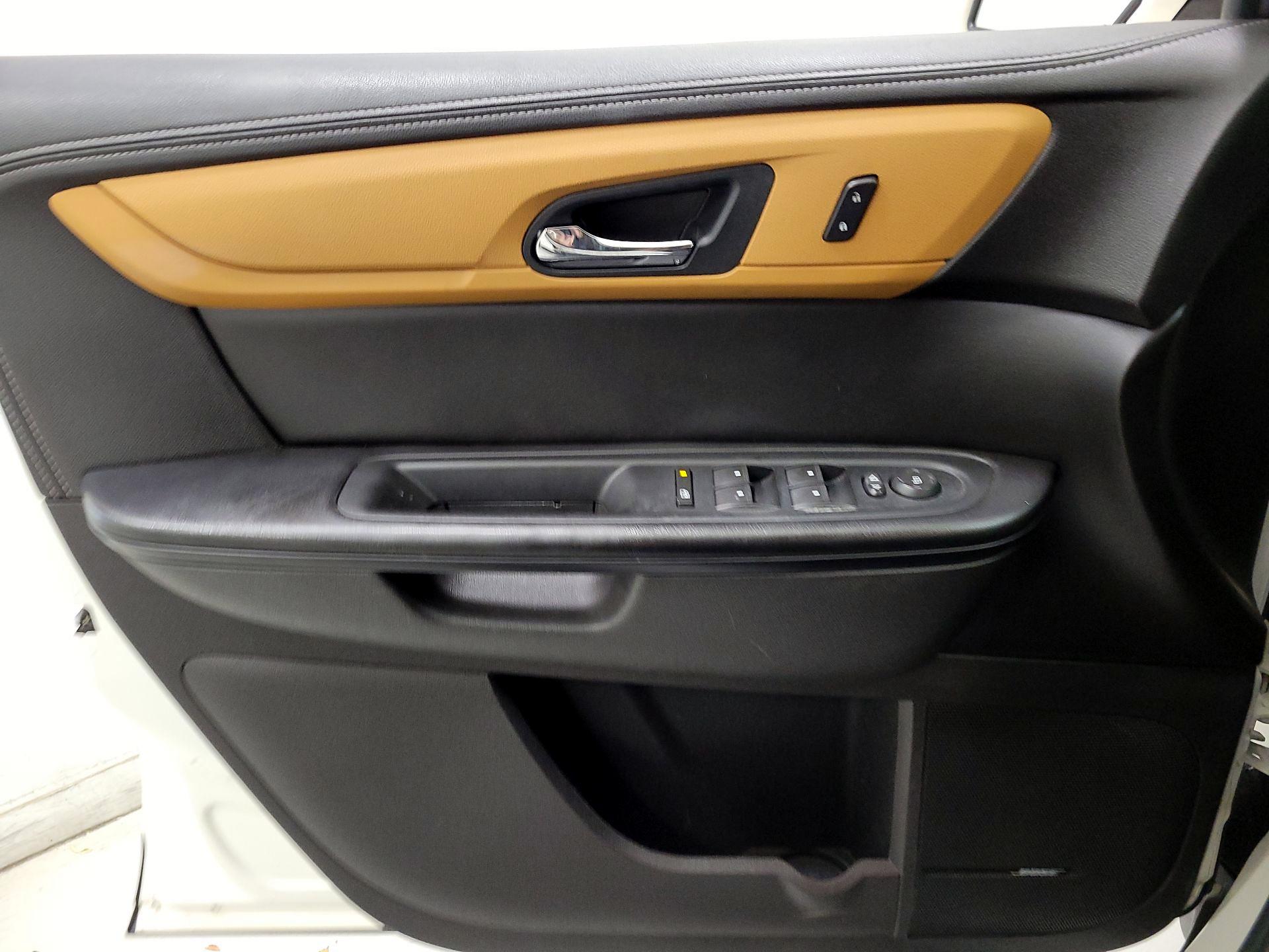 Thumbnail: 2014 Chevrolet Traverse - 12