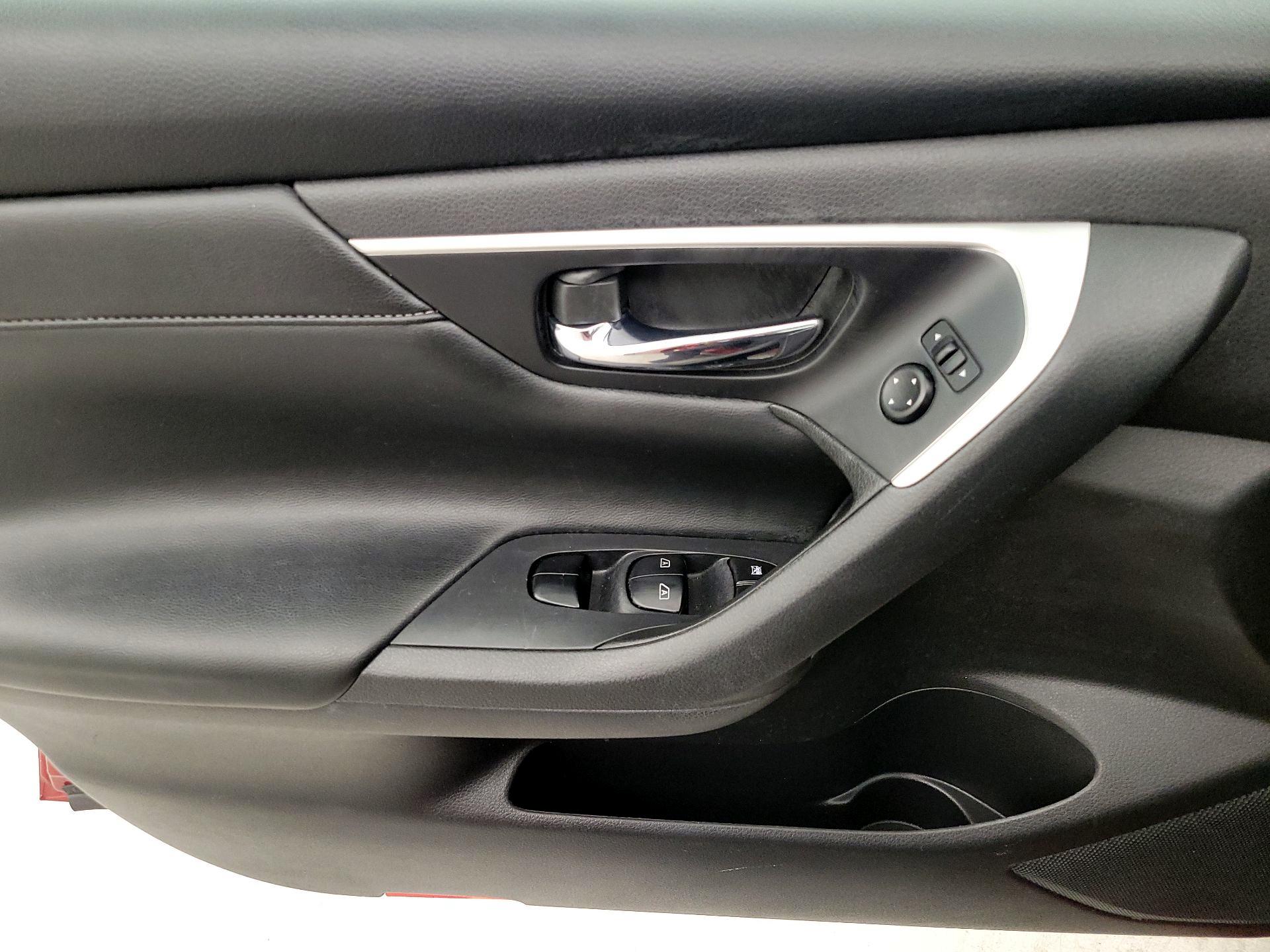 Thumbnail: 2018 Nissan Altima - 12