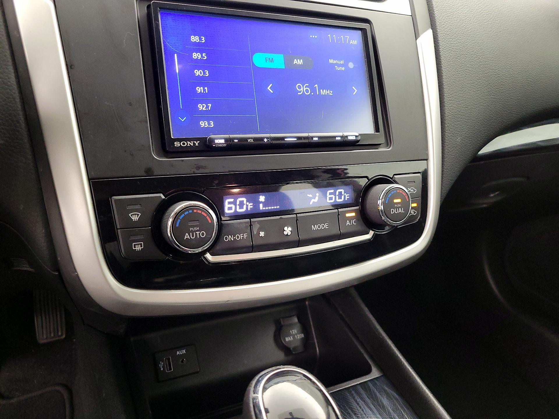 Thumbnail: 2018 Nissan Altima - 16