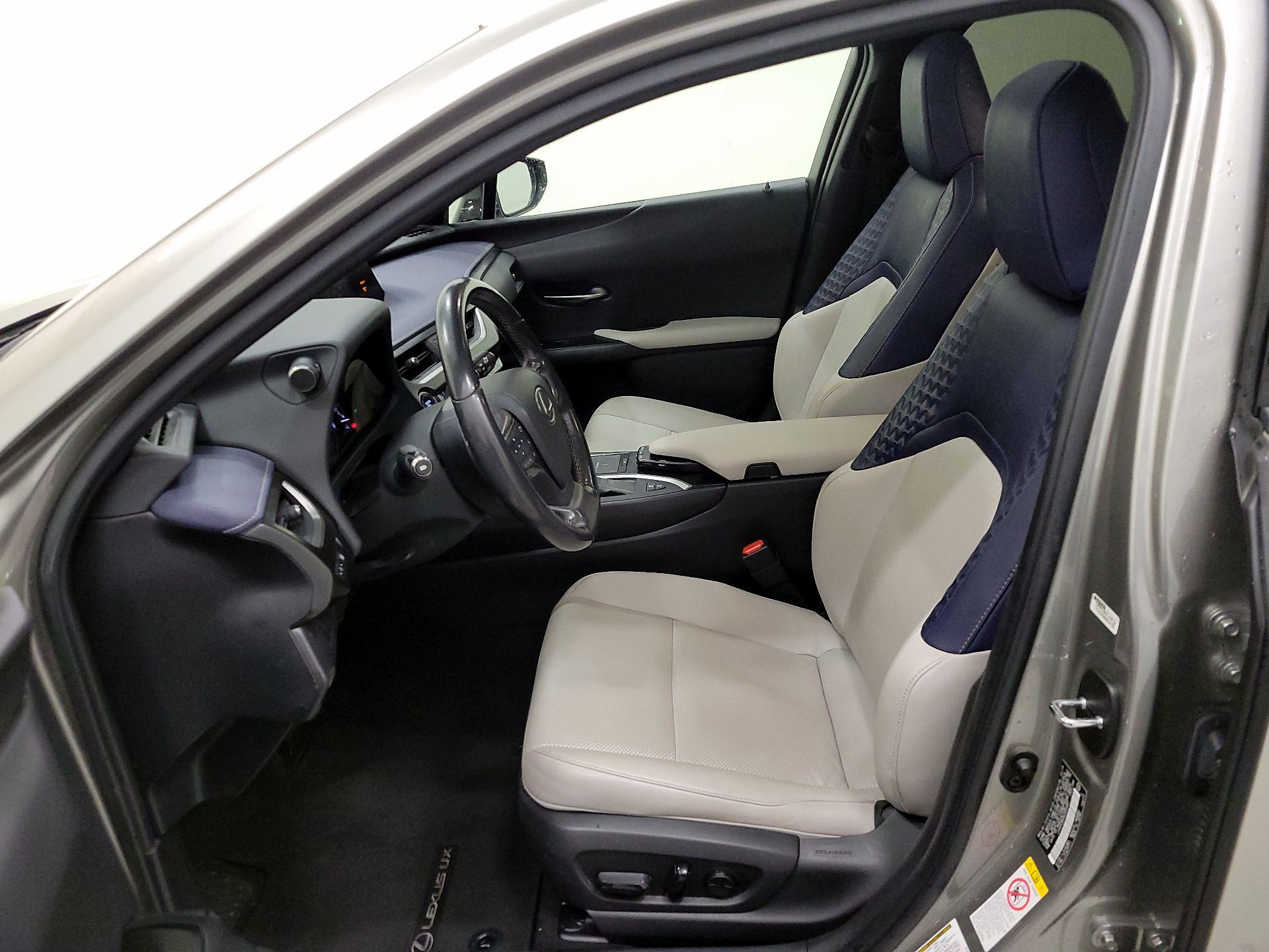 Thumbnail: 2019 Lexus UX - 11