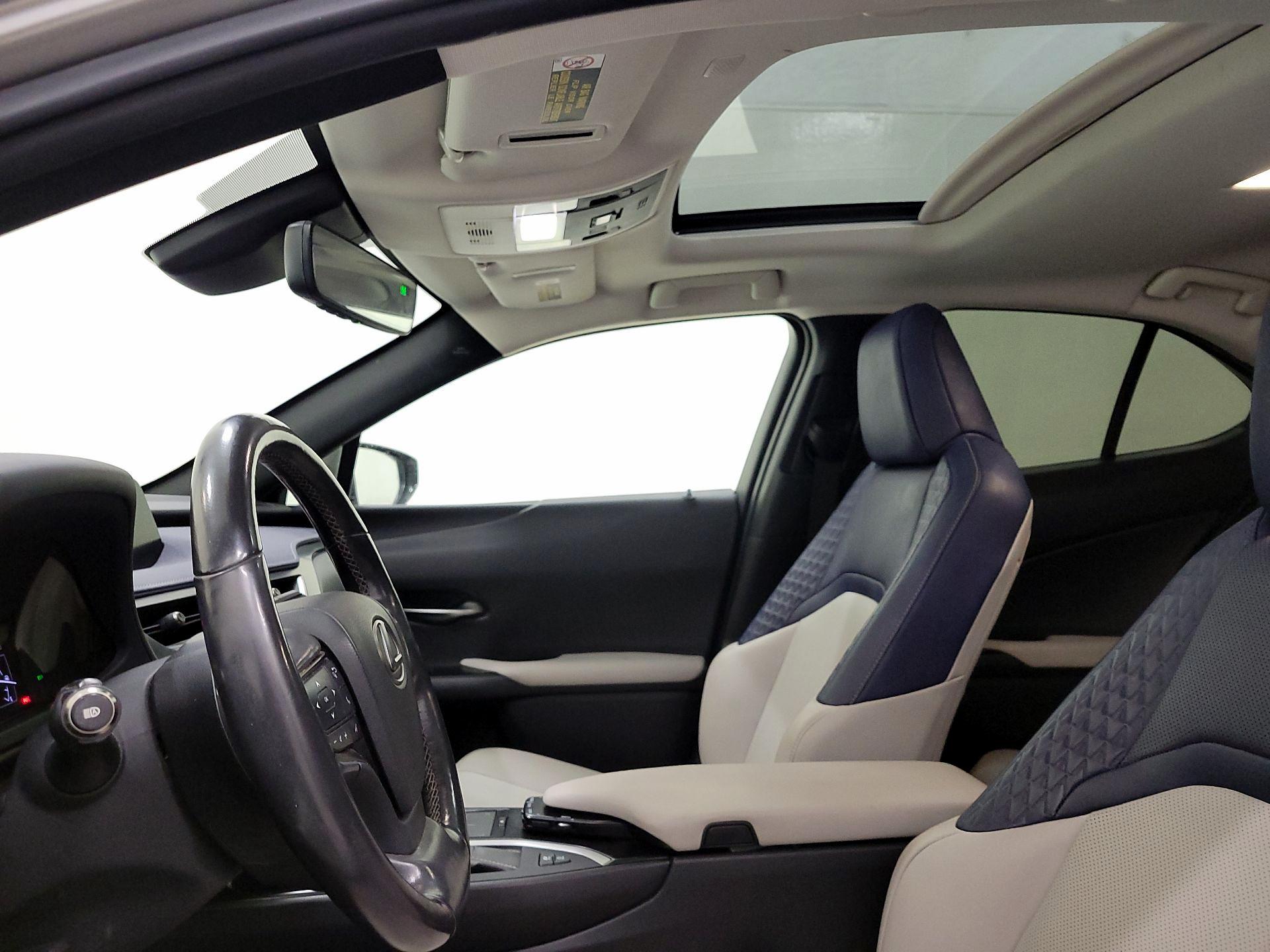 Thumbnail: 2019 Lexus UX - 18