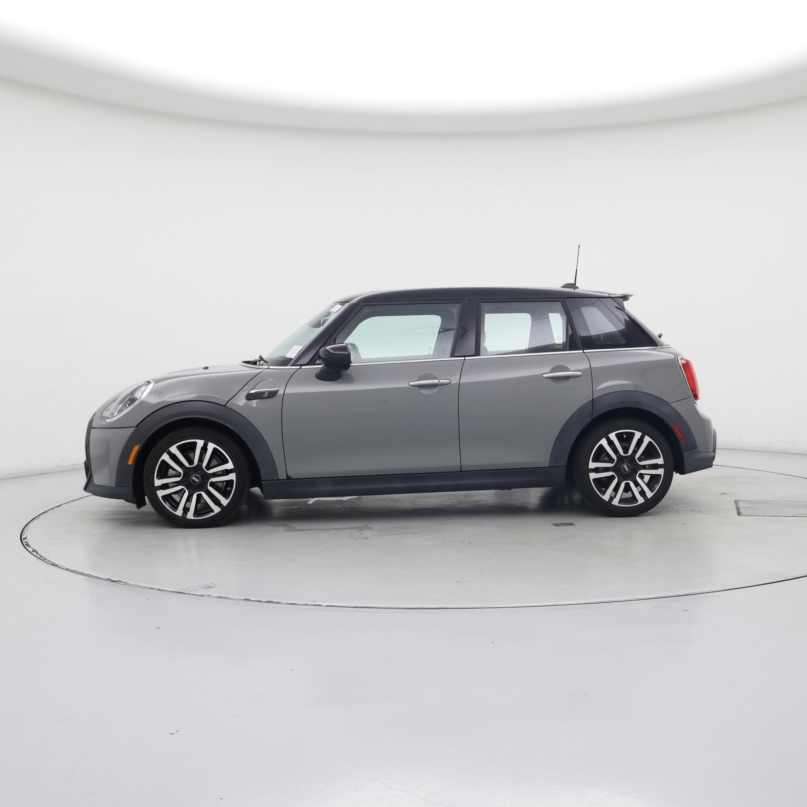 Thumbnail: 2022 MINI Cooper Hardtop - 3