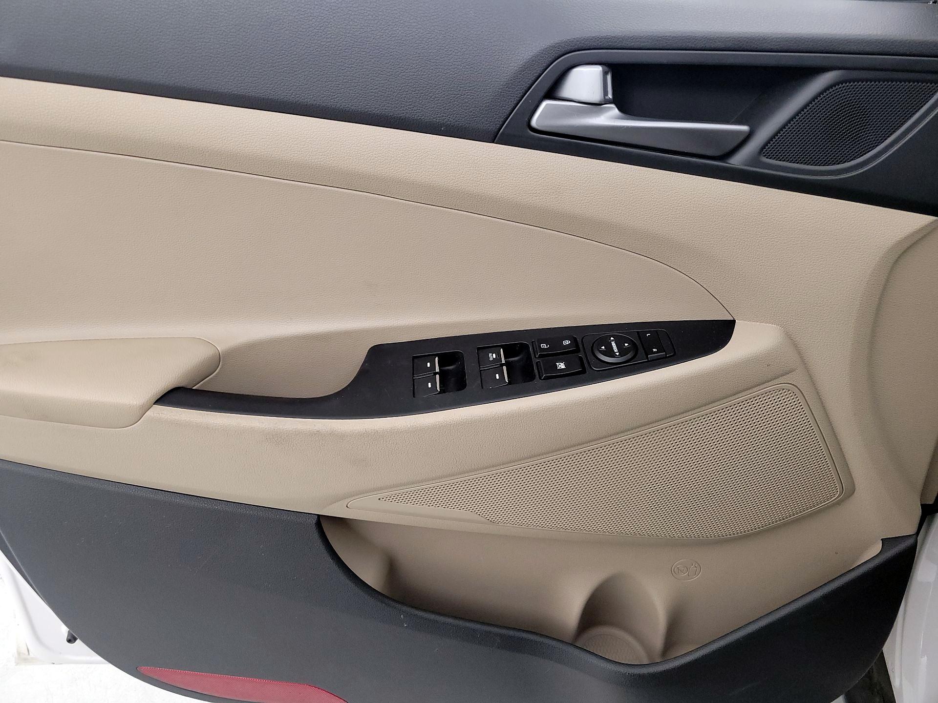 Thumbnail: 2016 Hyundai Tucson - 12