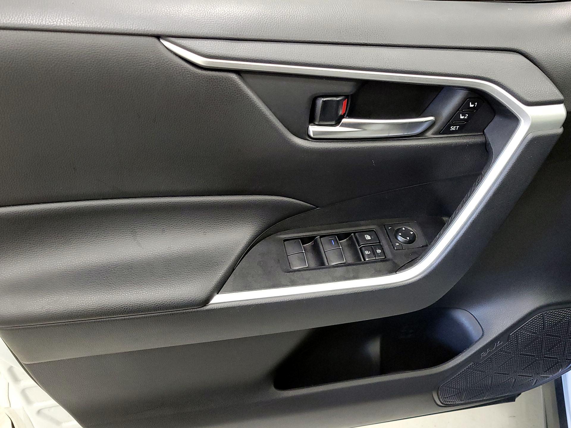 Thumbnail: 2021 Toyota RAV4 - 12