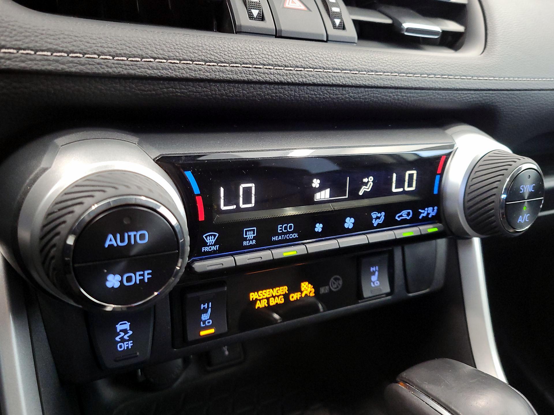 Thumbnail: 2021 Toyota RAV4 - 16