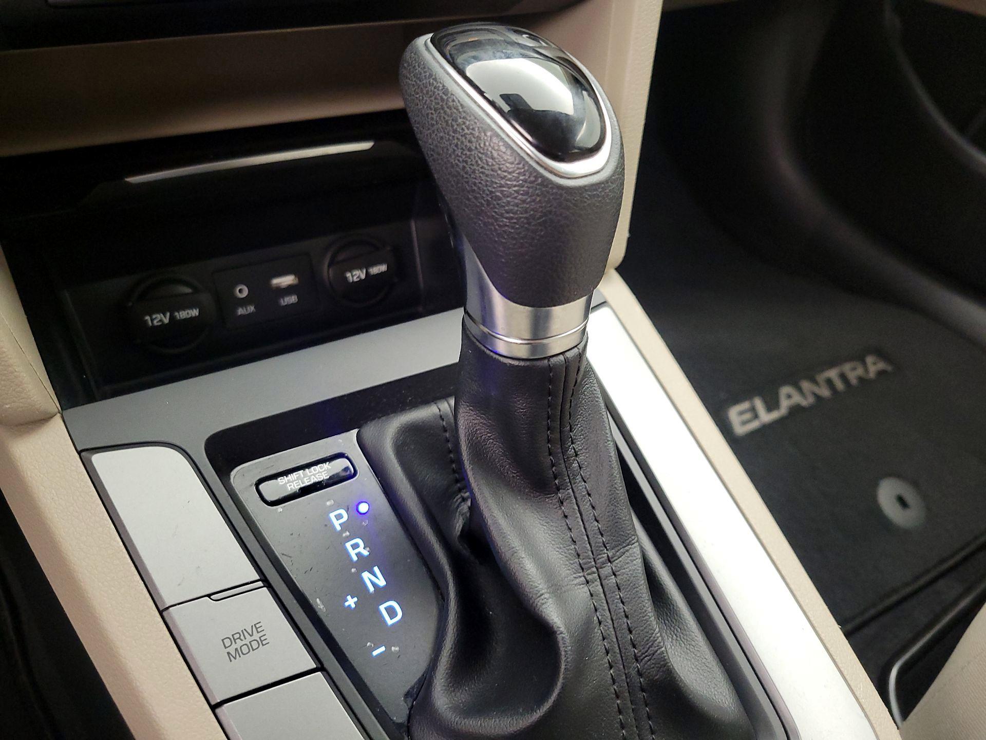 Thumbnail: 2018 Hyundai Elantra - 17