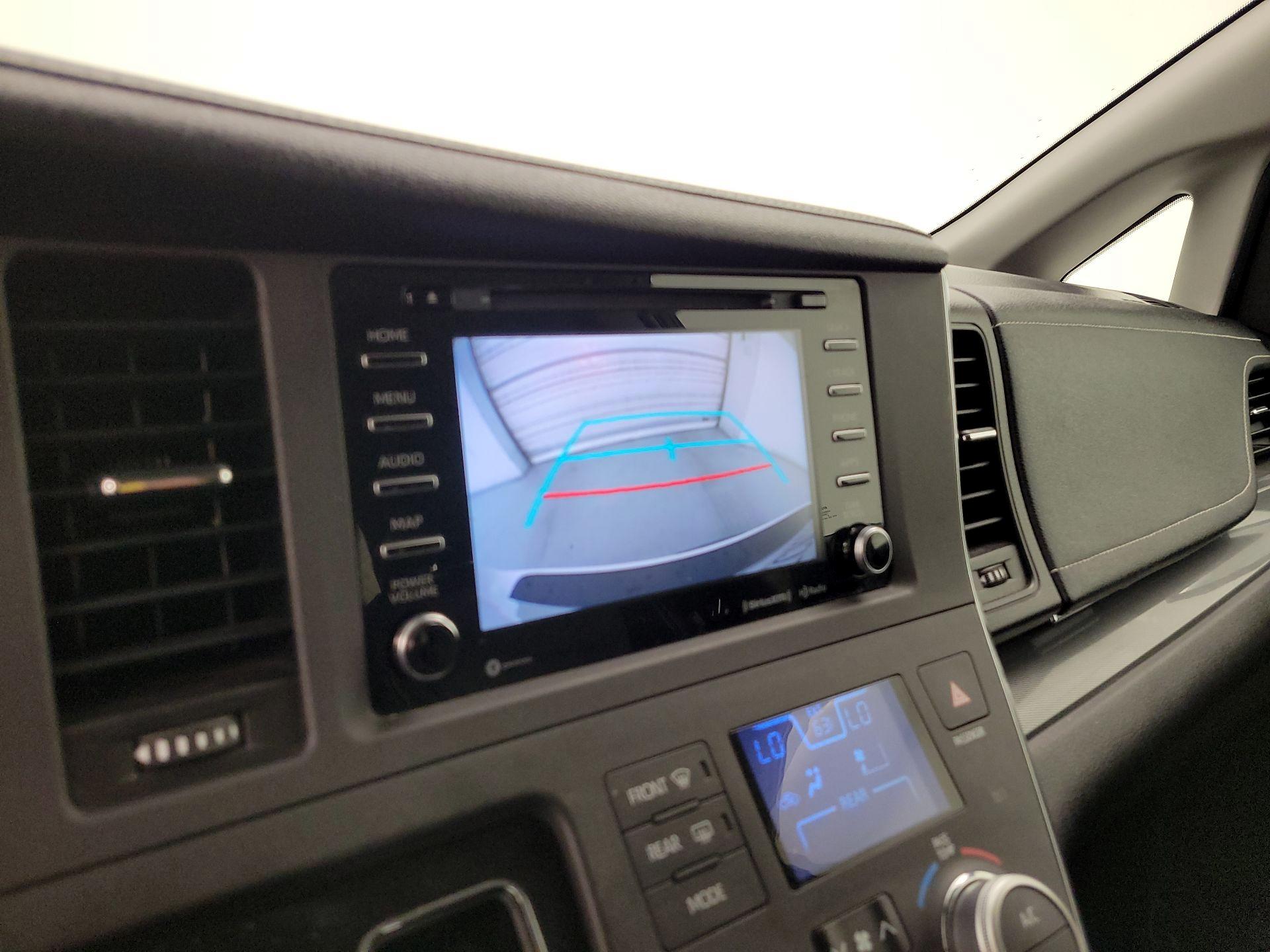 Thumbnail: 2018 Toyota Sienna - 13