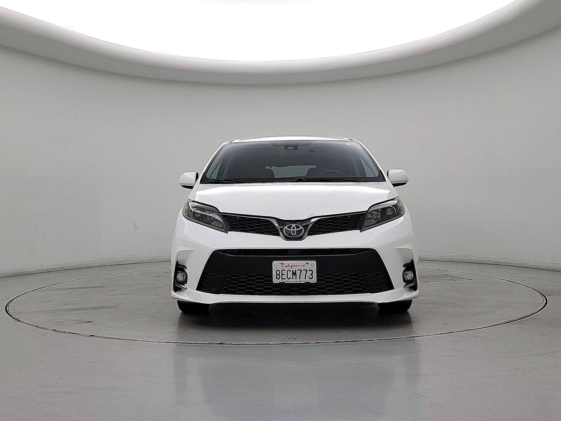 Thumbnail: 2018 Toyota Sienna - 2