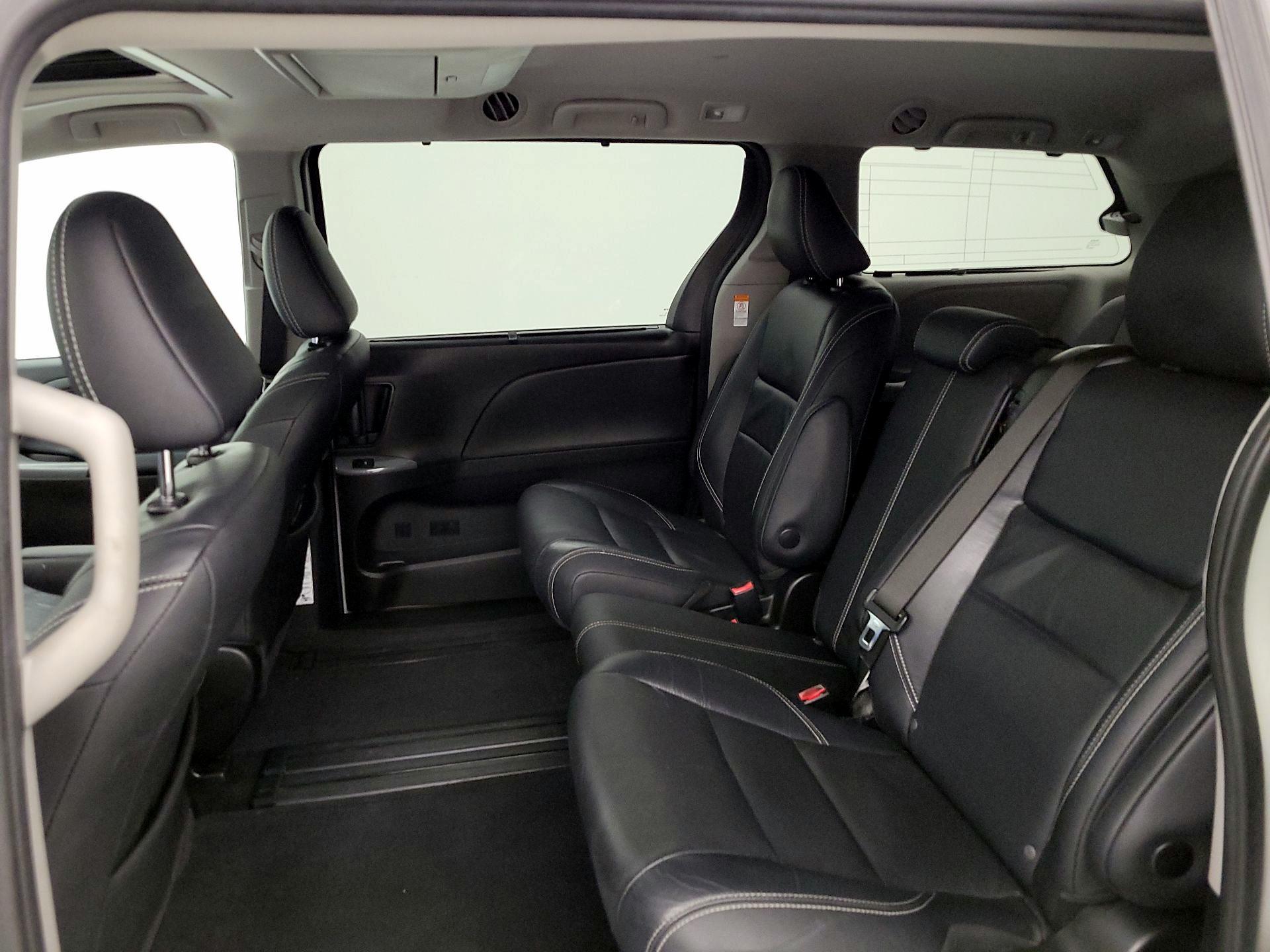 Thumbnail: 2018 Toyota Sienna - 19