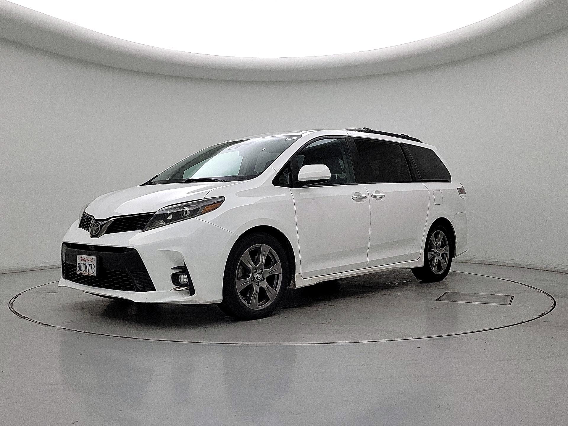 Thumbnail: 2018 Toyota Sienna - 3