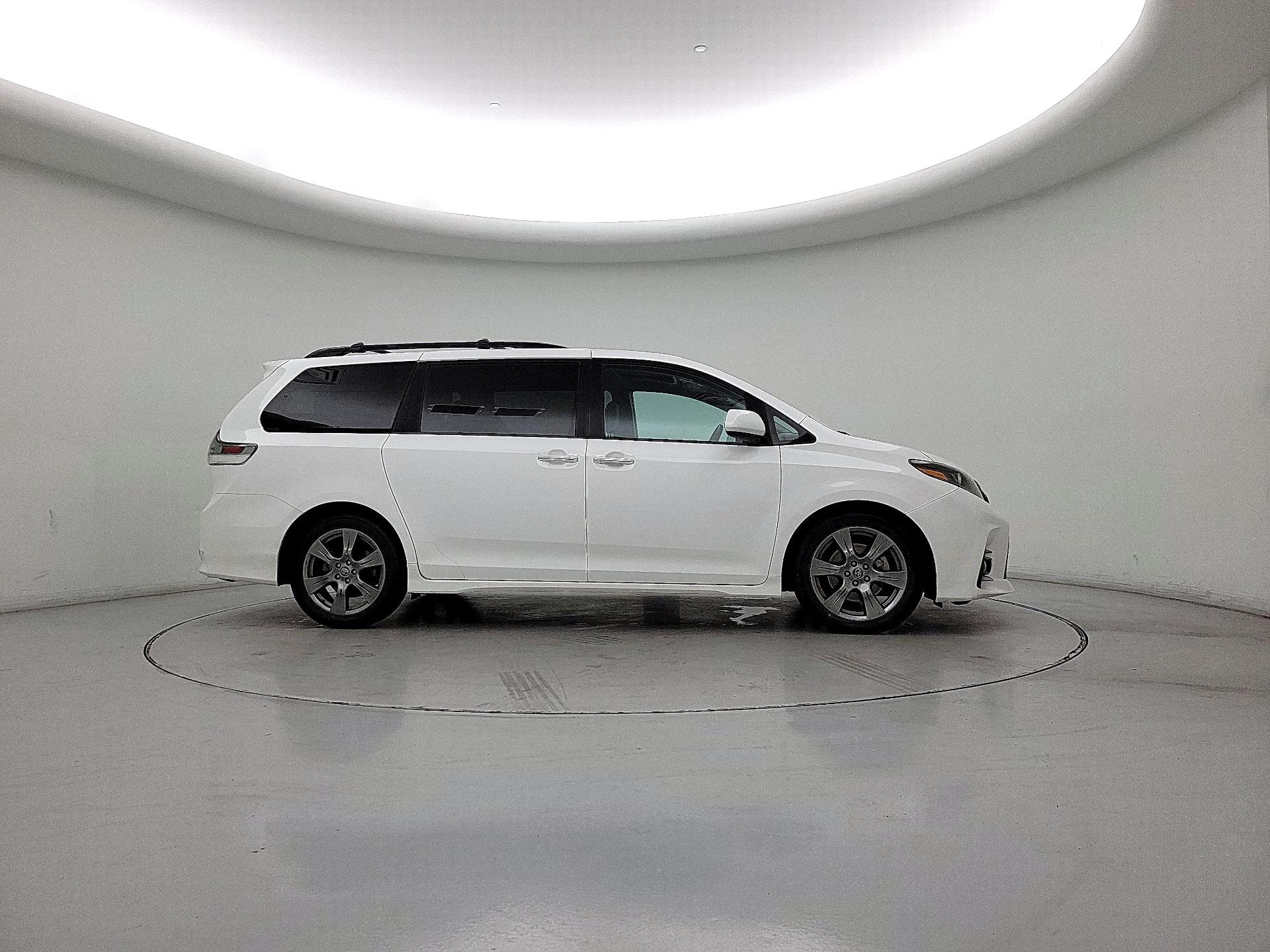 Thumbnail: 2018 Toyota Sienna - 4