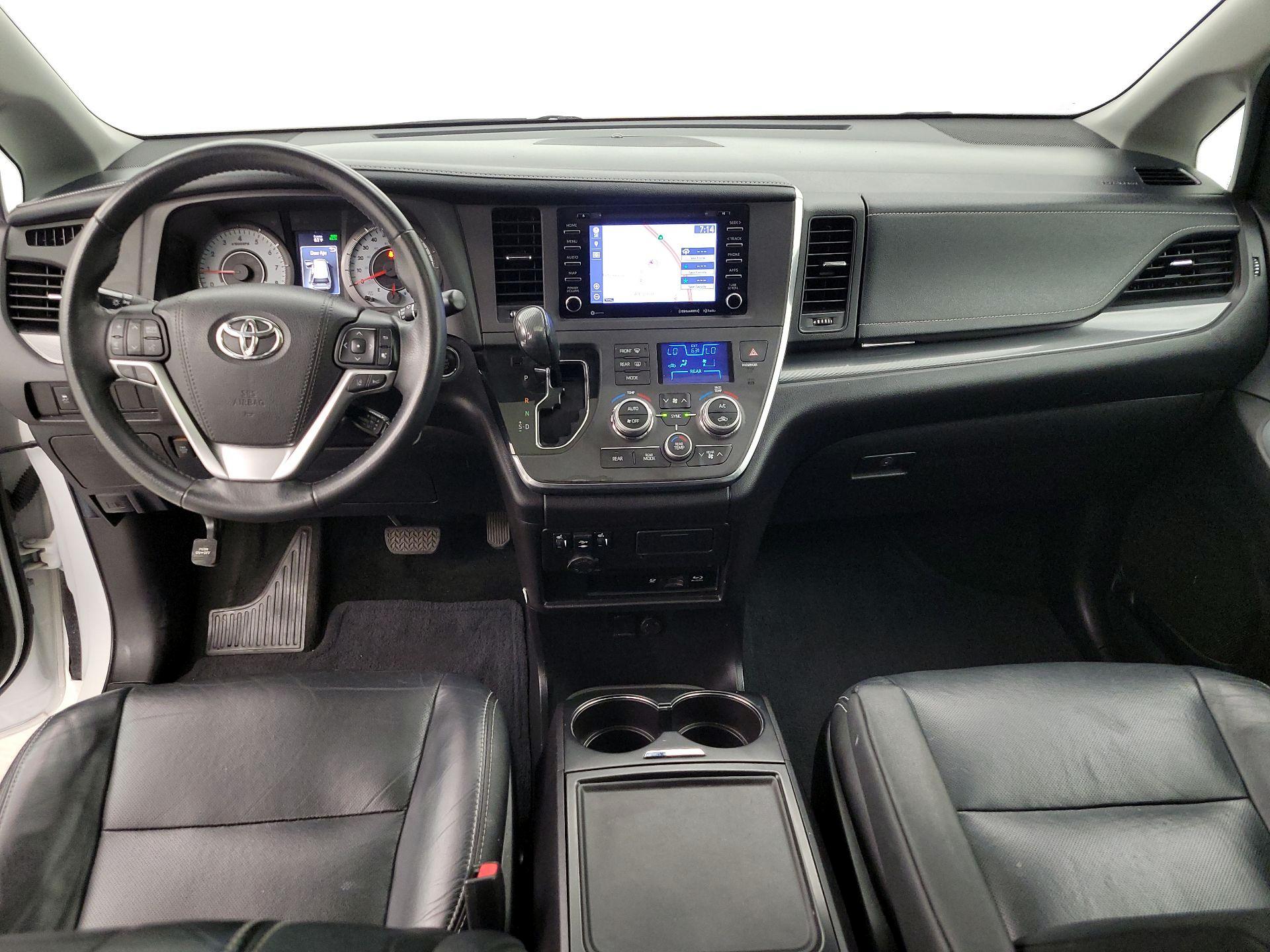 Thumbnail: 2018 Toyota Sienna - 8