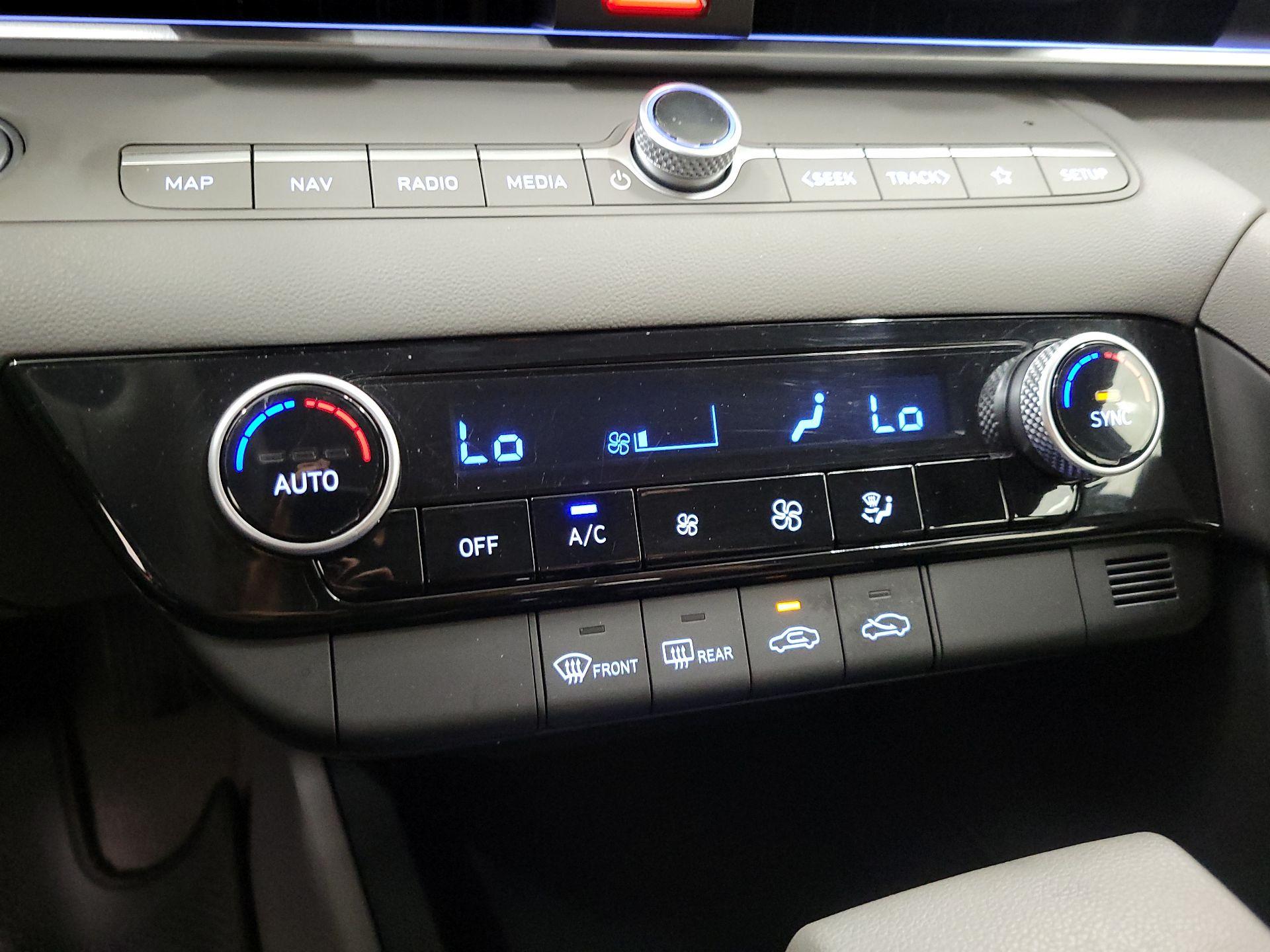 Thumbnail: 2024 Hyundai Elantra - 17