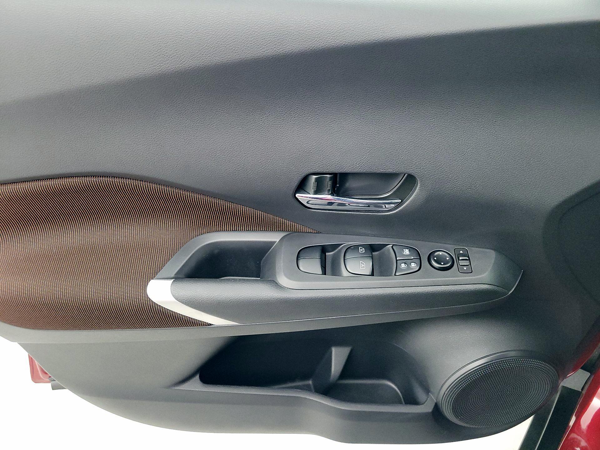 Thumbnail: 2021 Nissan Kicks - 12