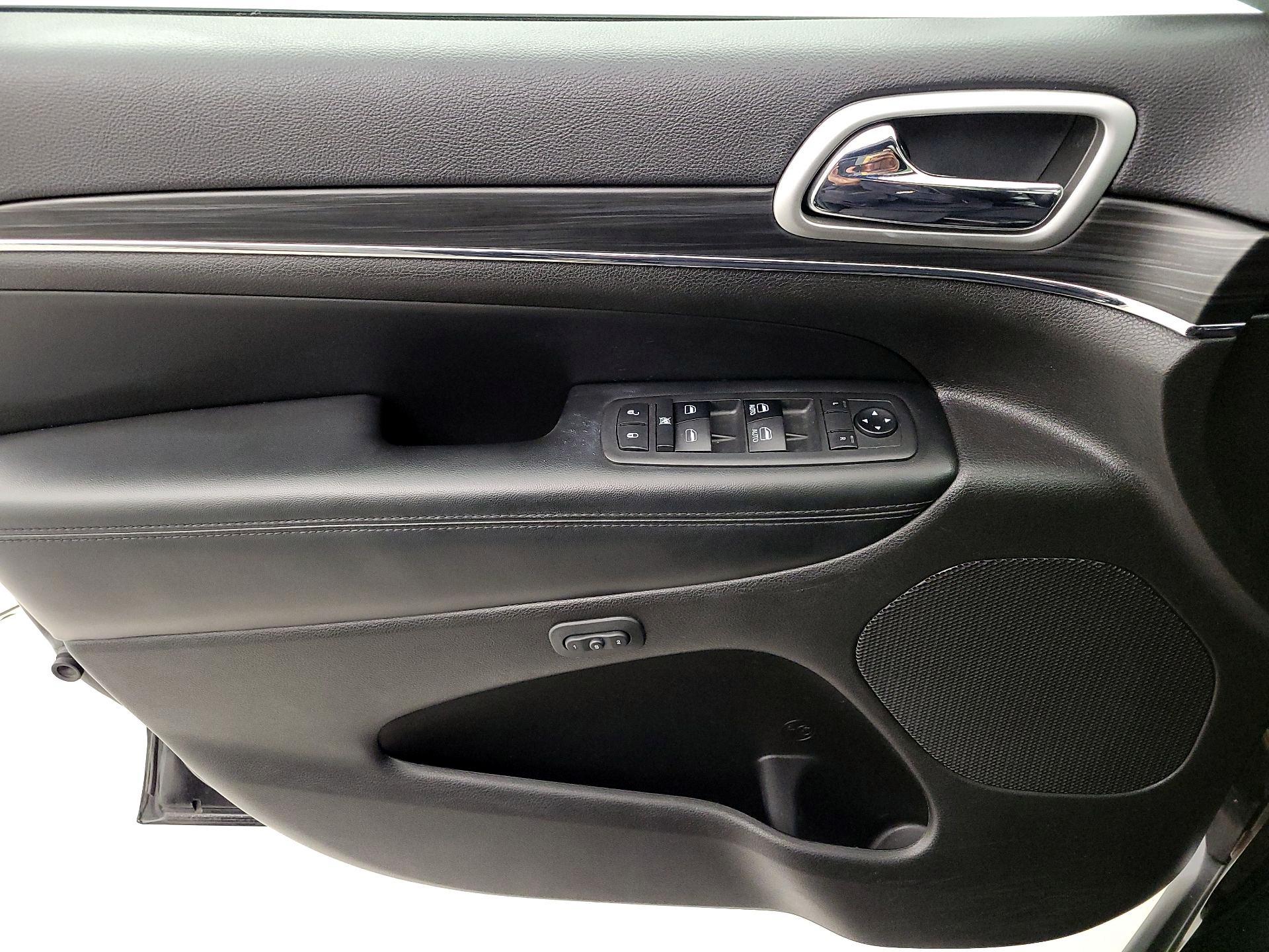 Thumbnail: 2019 Jeep Grand Cherokee - 12