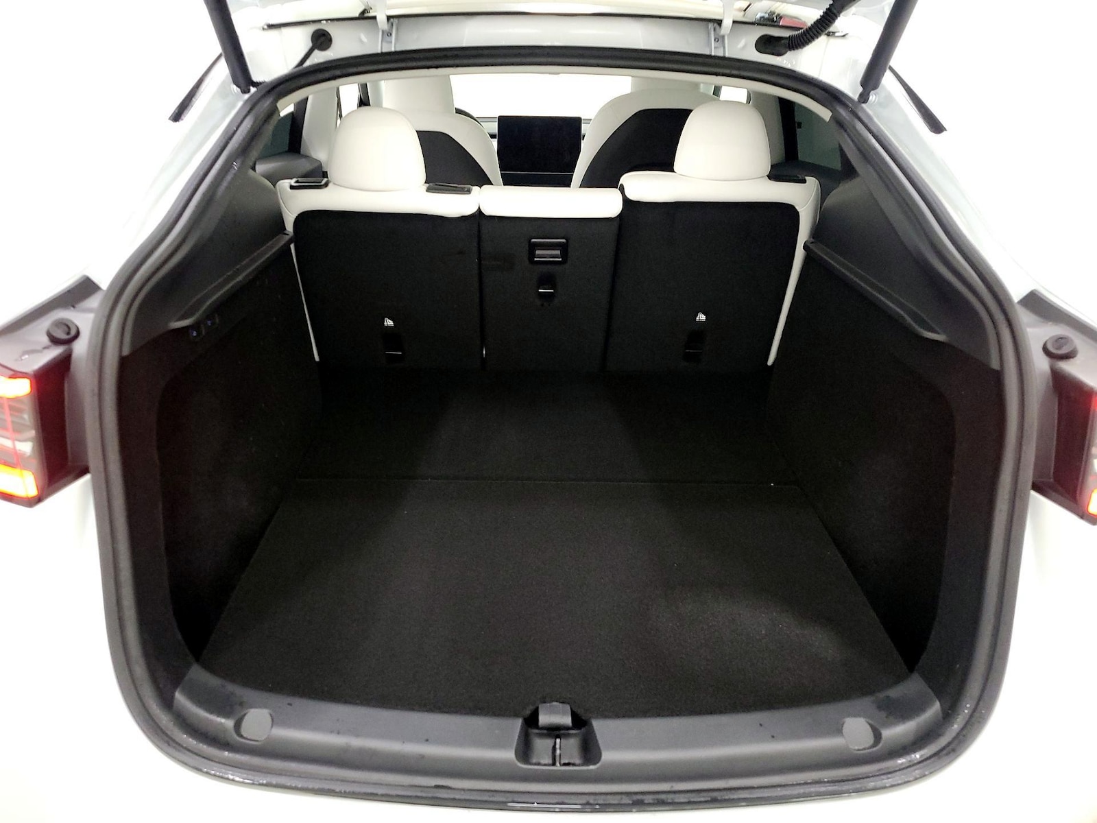2024 Tesla Model Y Long Range - Photo 22