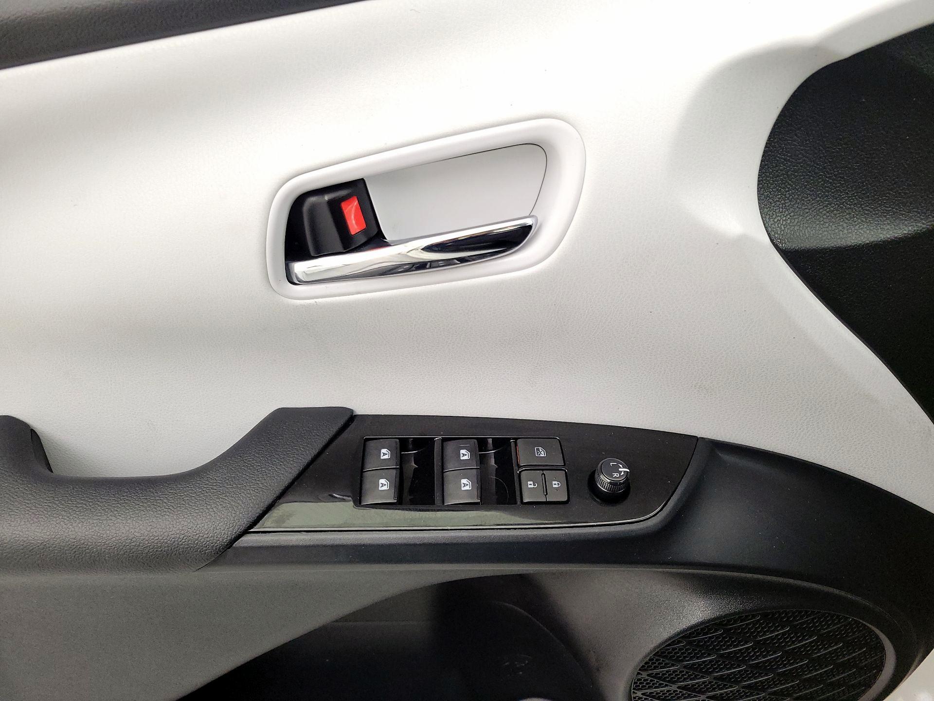 Thumbnail: 2017 Toyota Prius - 10