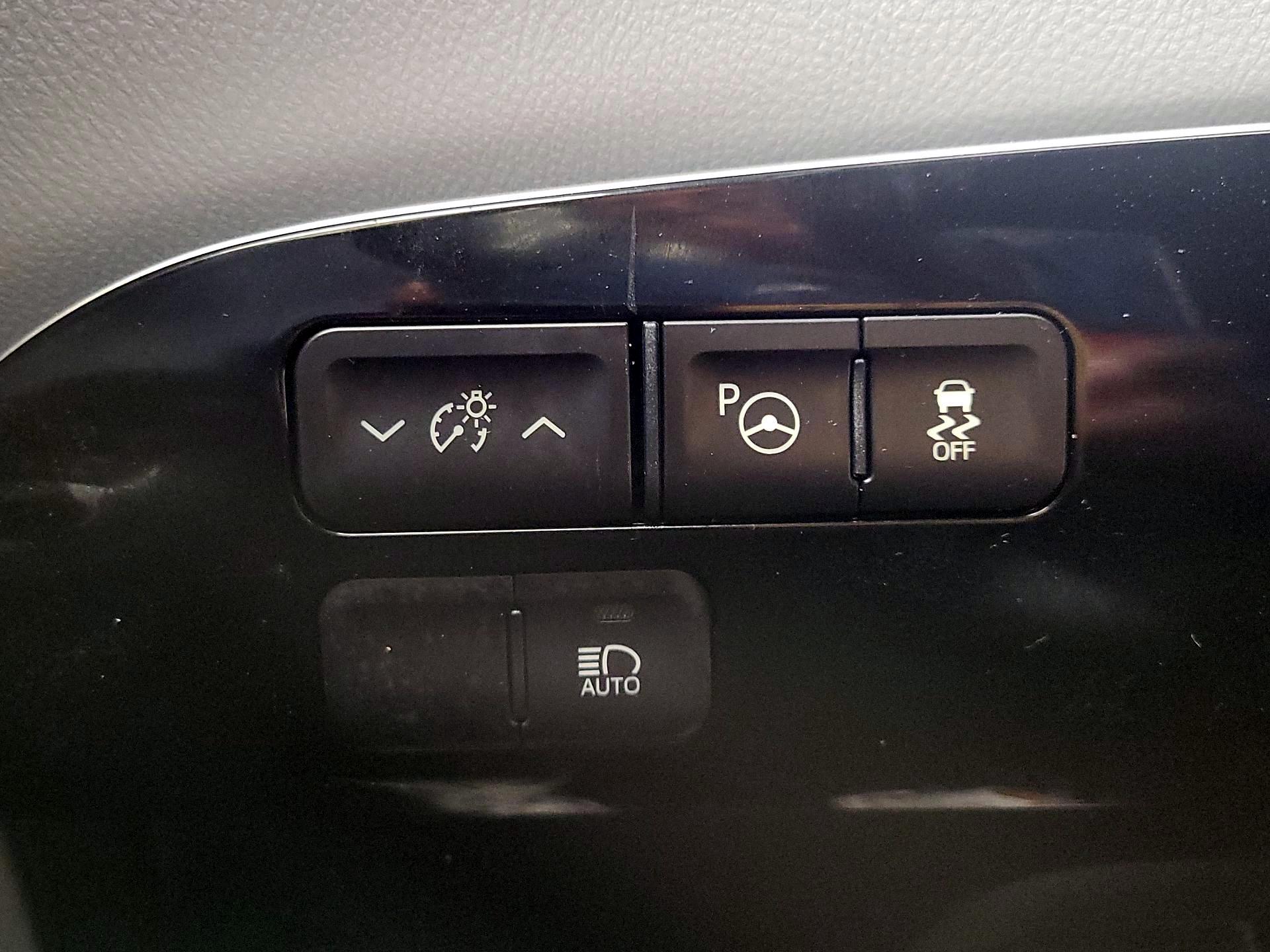 Thumbnail: 2017 Toyota Prius - 11