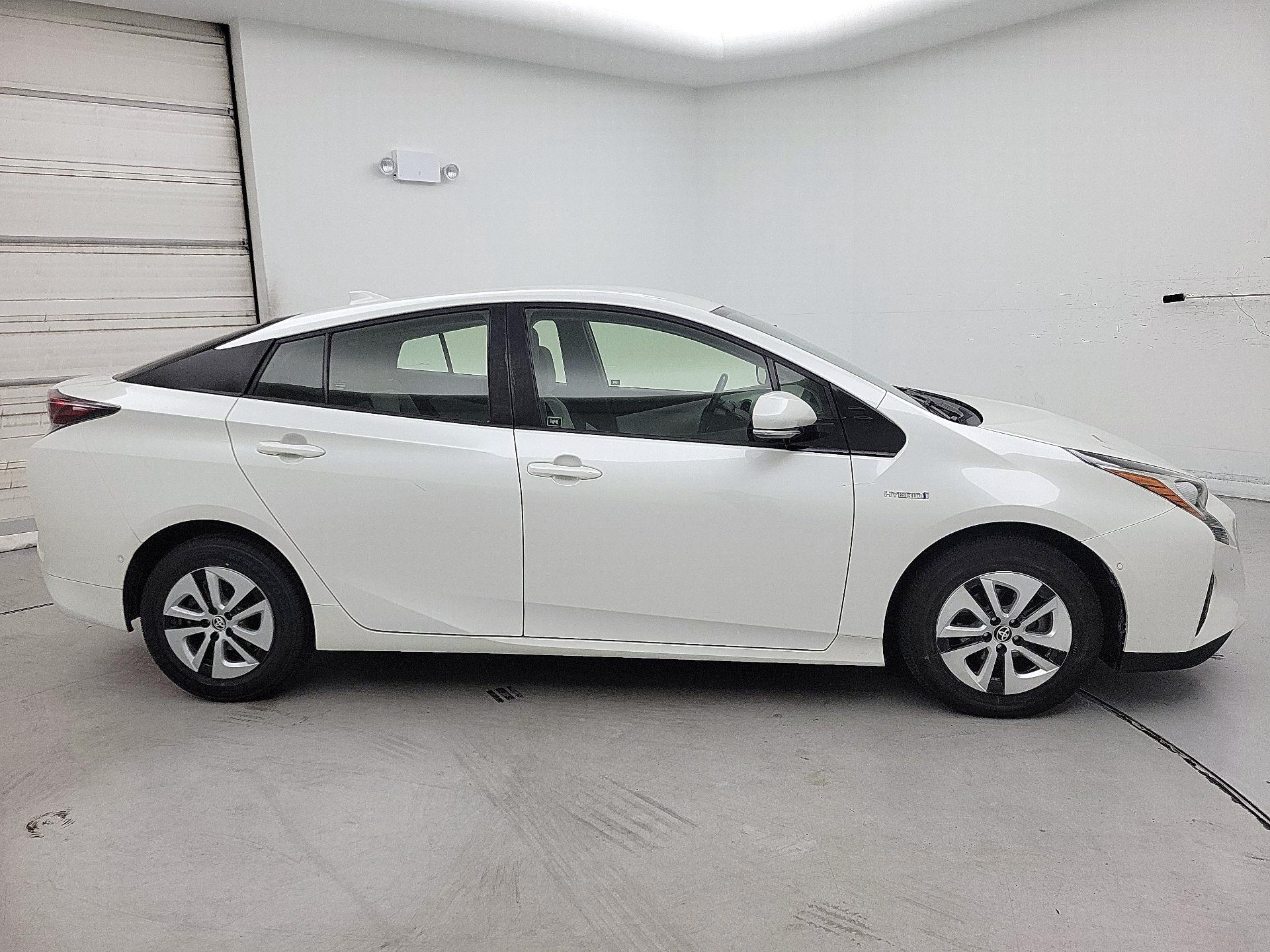 Thumbnail: 2017 Toyota Prius - 4