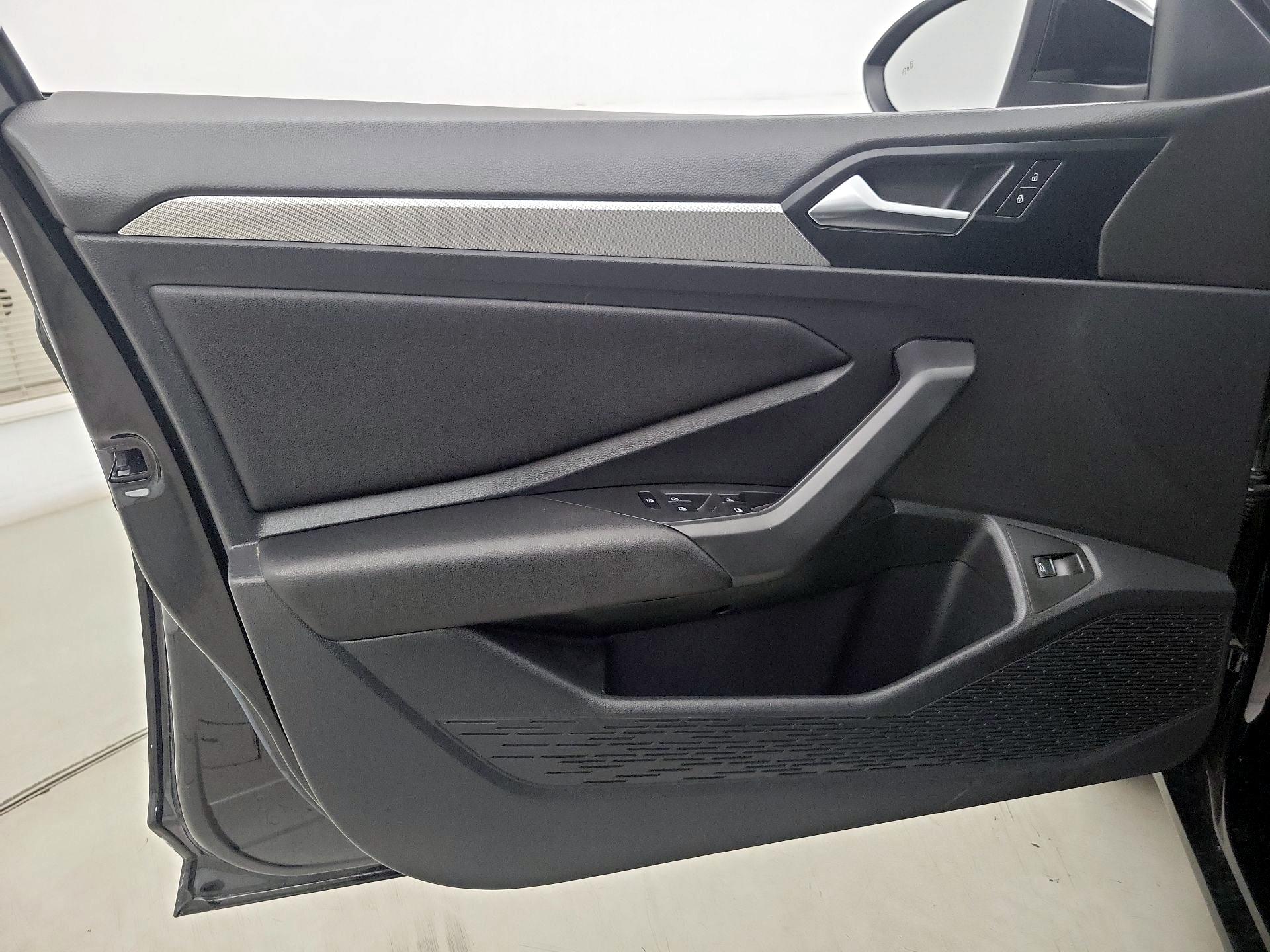 Thumbnail: 2019 Volkswagen Jetta - 12