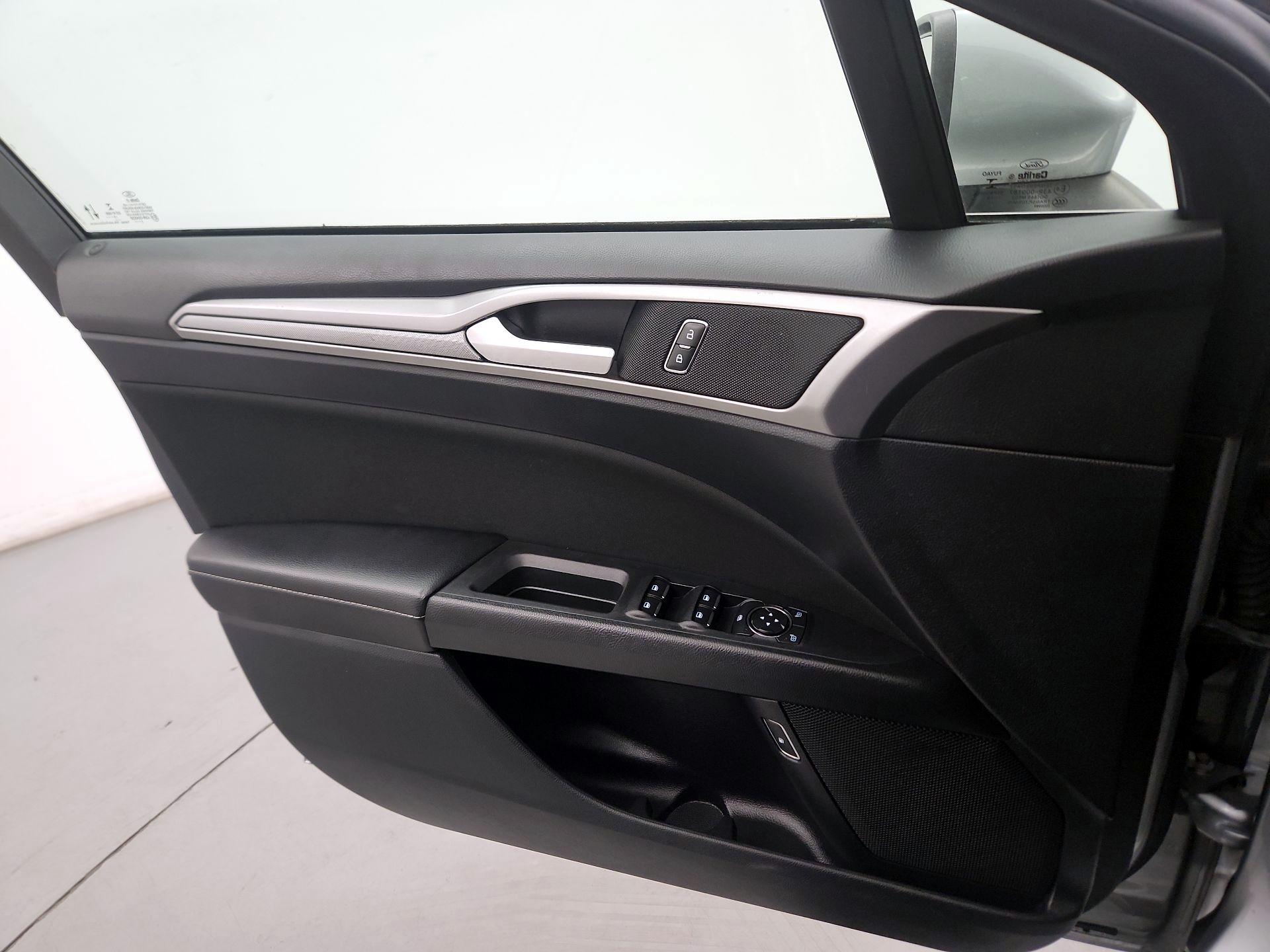 Thumbnail: 2020 Ford Fusion - 10