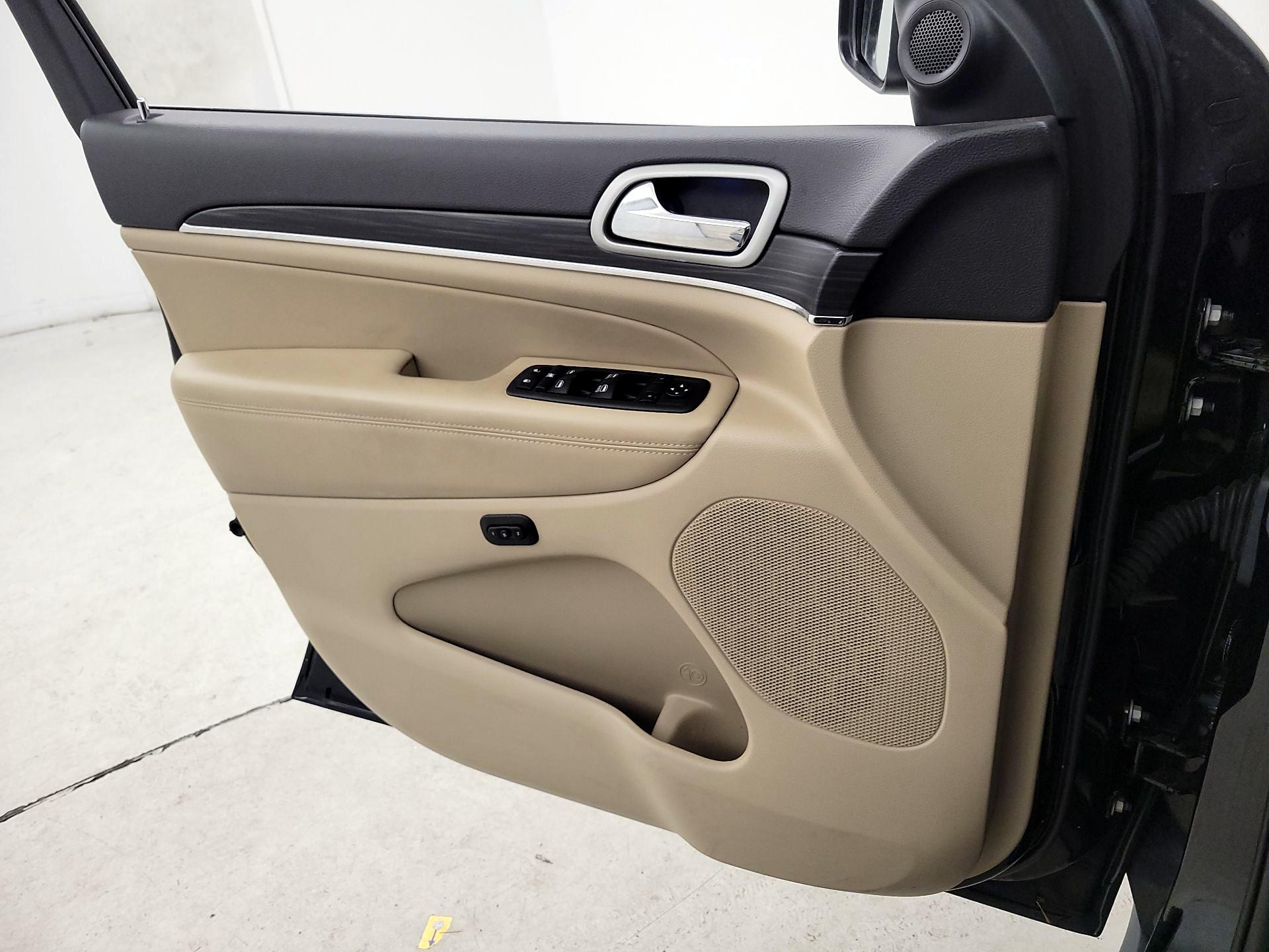 Thumbnail: 2021 Jeep Grand Cherokee - 12