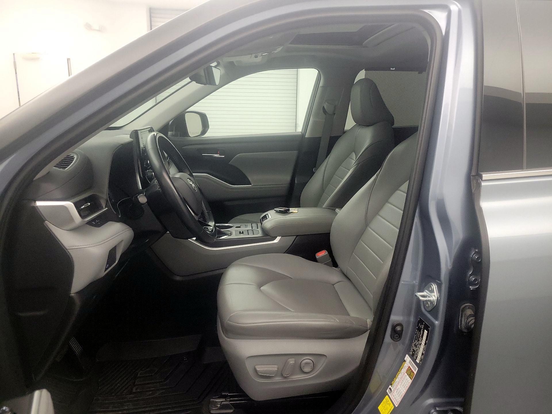 Thumbnail: 2021 Toyota Highlander - 9