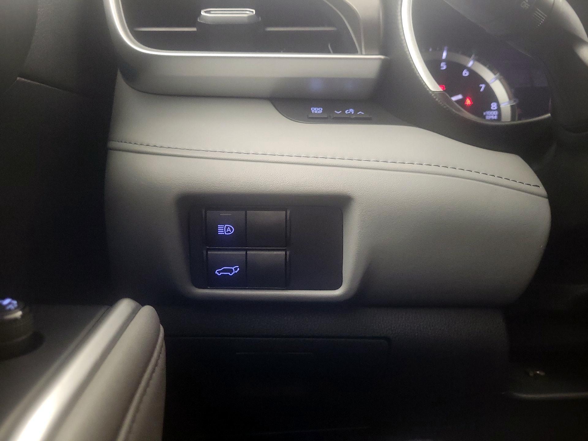 Thumbnail: 2021 Toyota Highlander - 11