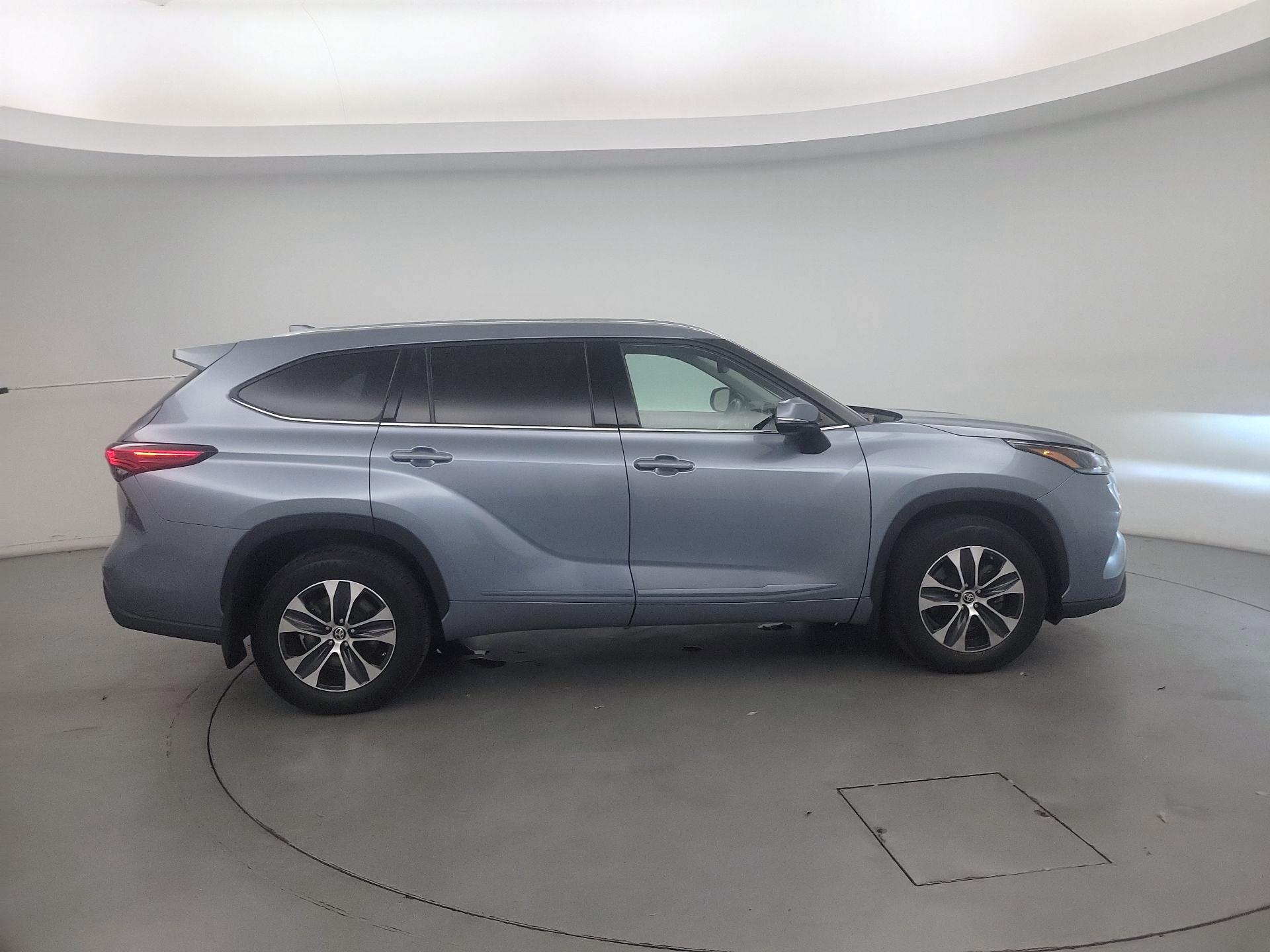 Thumbnail: 2021 Toyota Highlander - 4