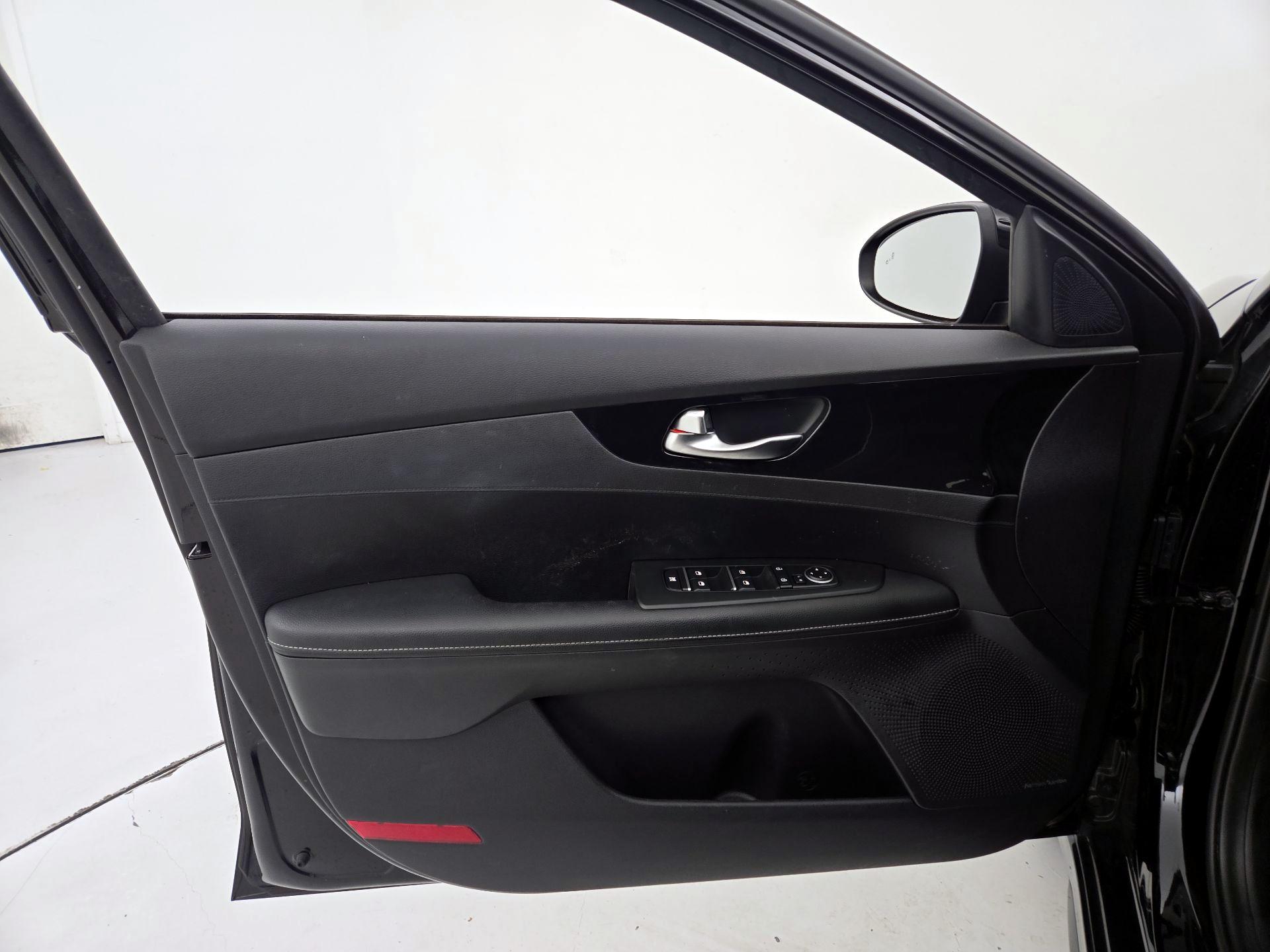 Thumbnail: 2021 Kia Forte - 12