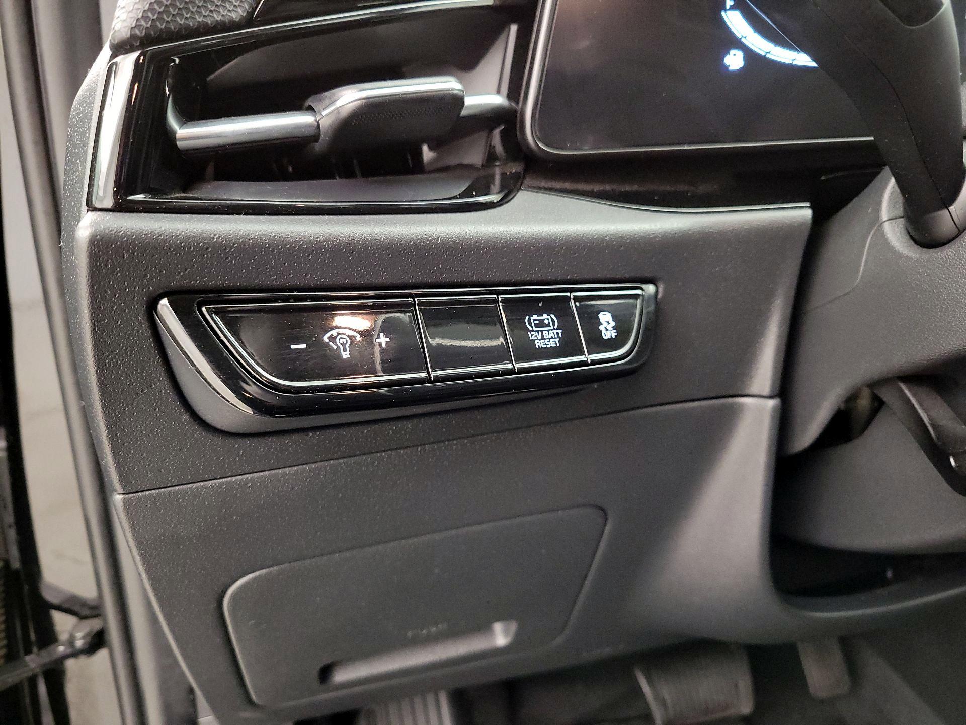 Thumbnail: 2023 Kia Niro - 13