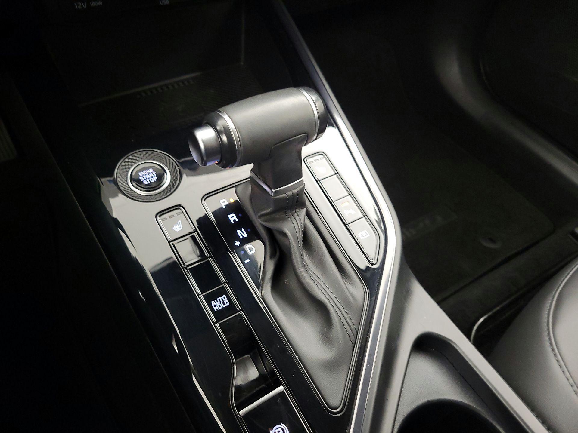 Thumbnail: 2023 Kia Niro - 17