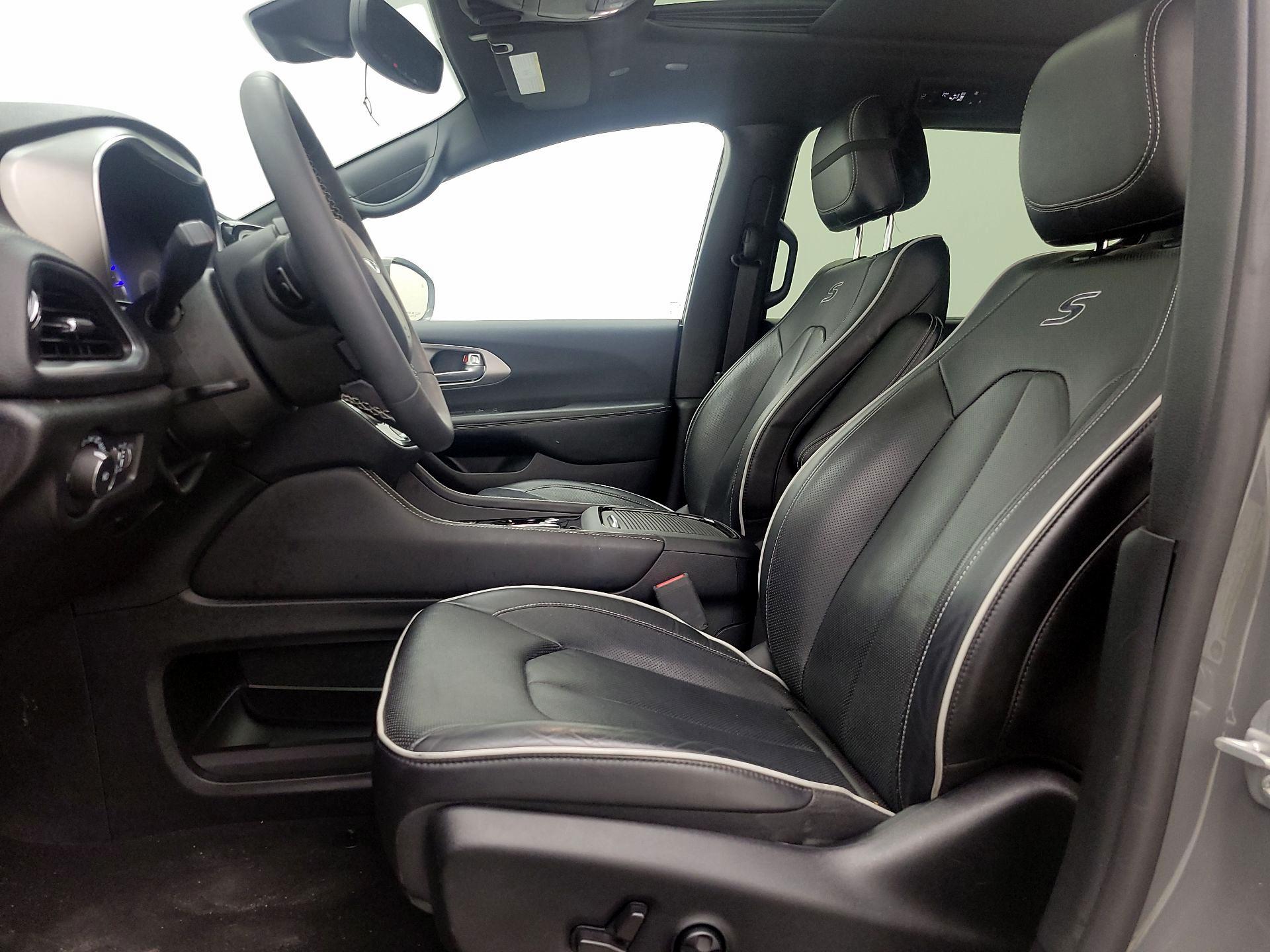 Thumbnail: 2022 Chrysler Pacifica - 11