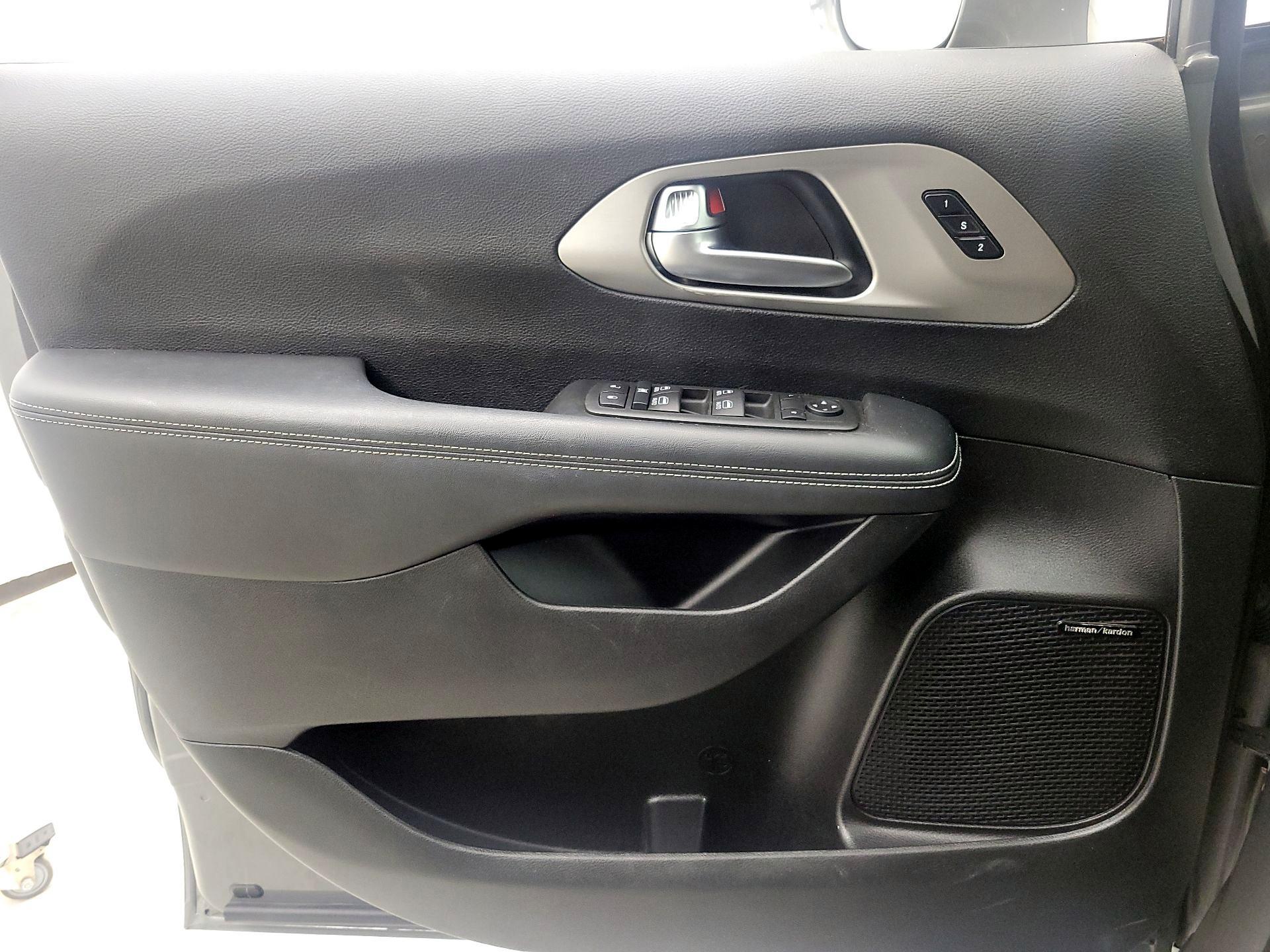 Thumbnail: 2022 Chrysler Pacifica - 12