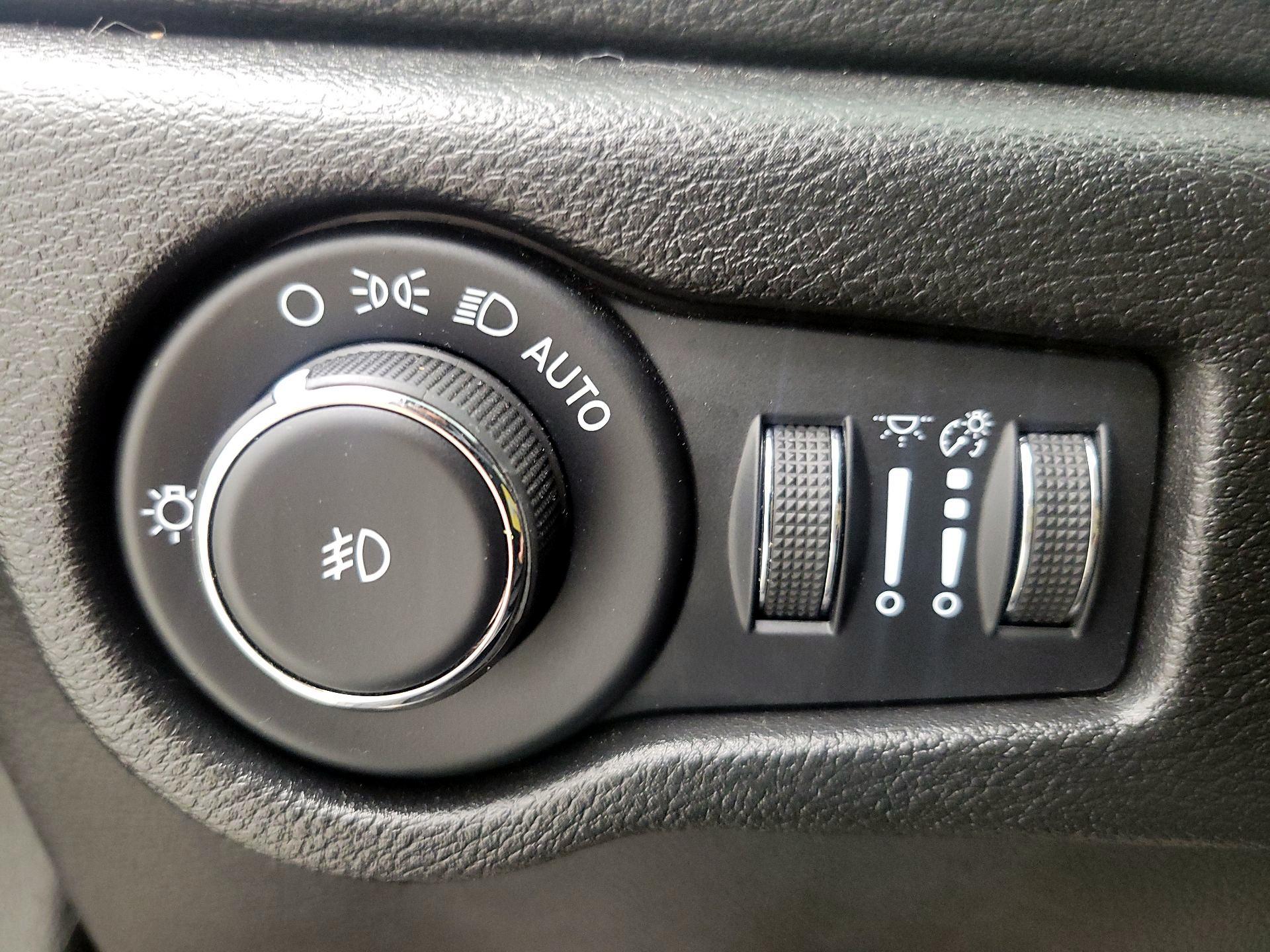 Thumbnail: 2022 Chrysler Pacifica - 13