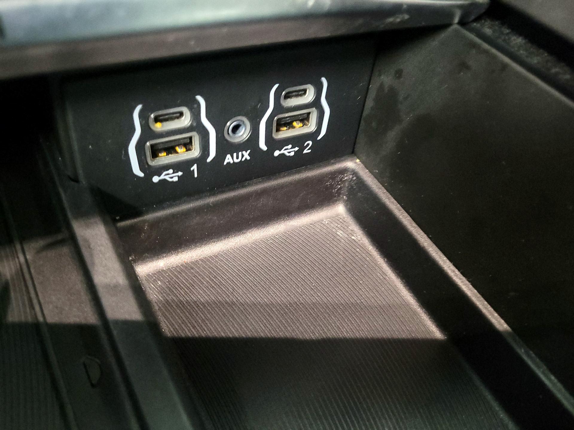 Thumbnail: 2022 Chrysler Pacifica - 19